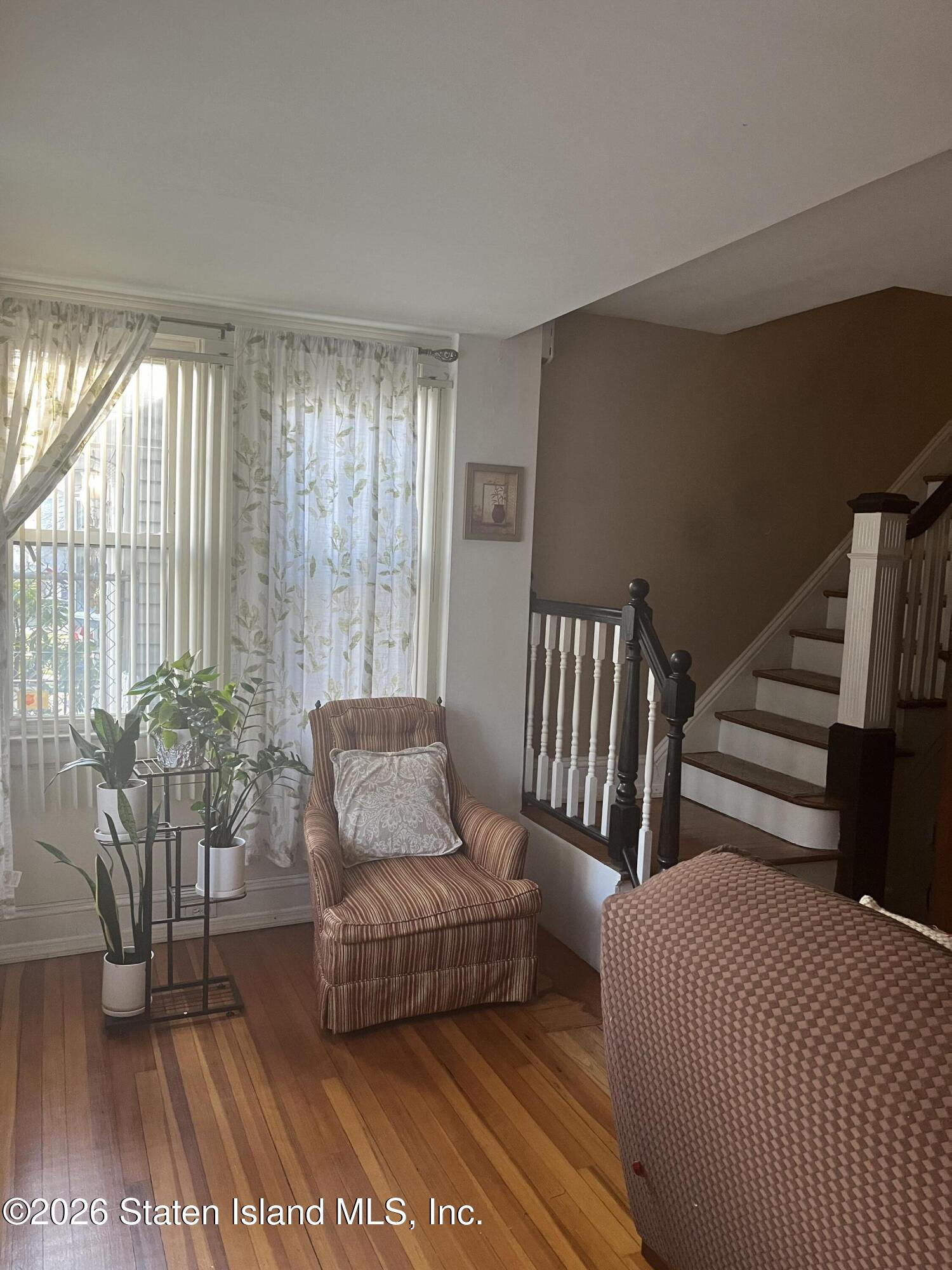 835 Post Avenue Image 2