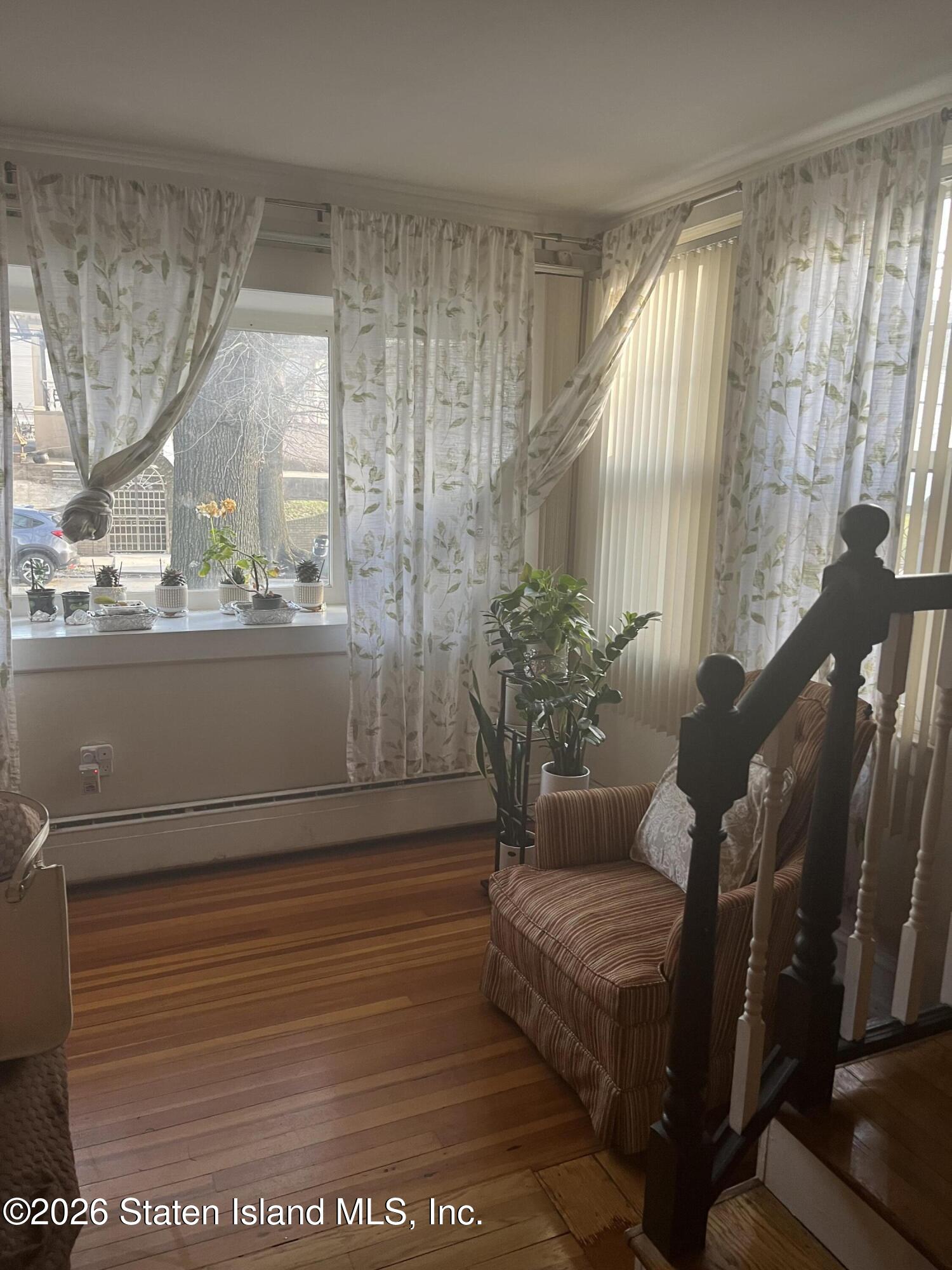 835 Post Avenue Image 3