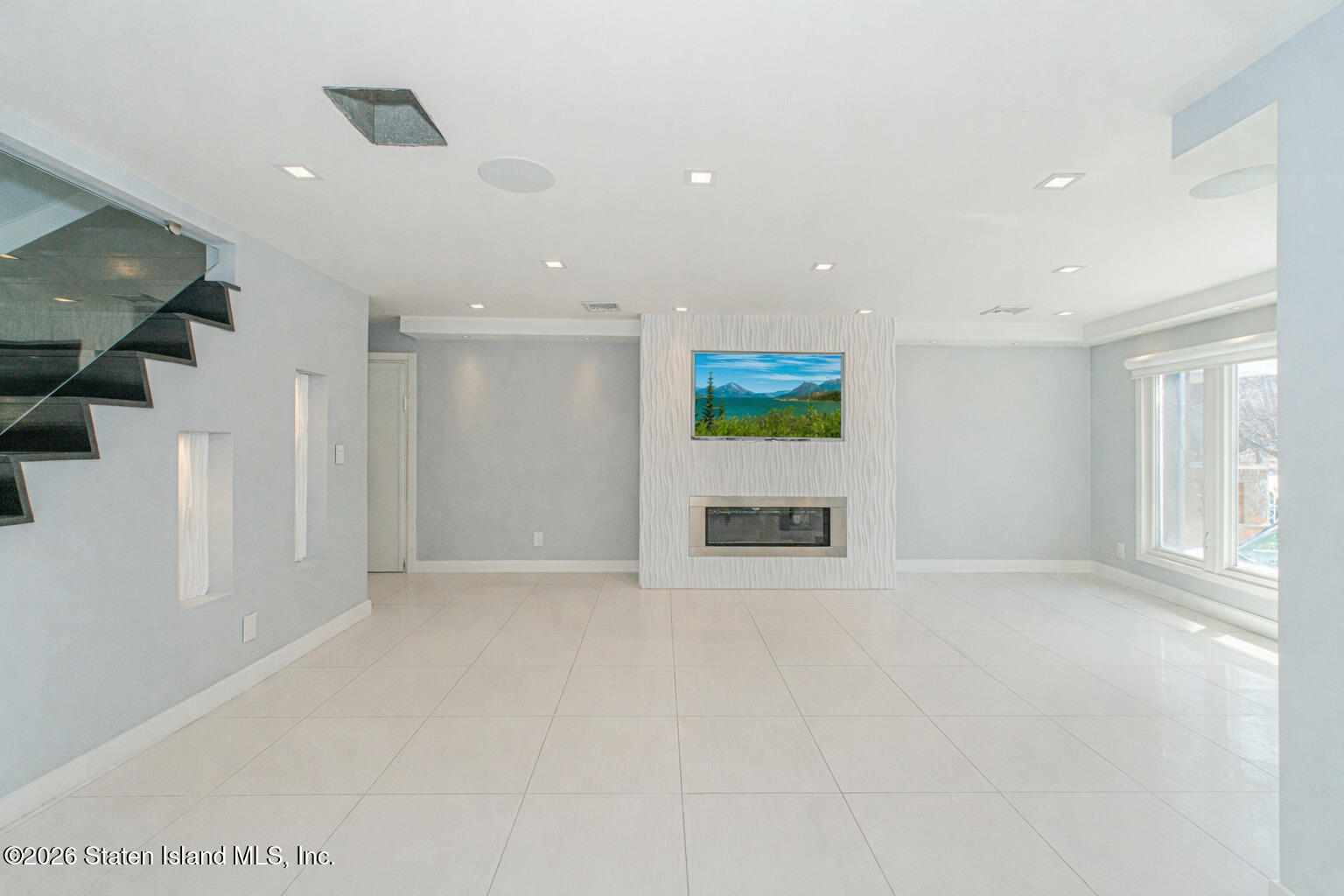 825 Willowbrook Road Image 4