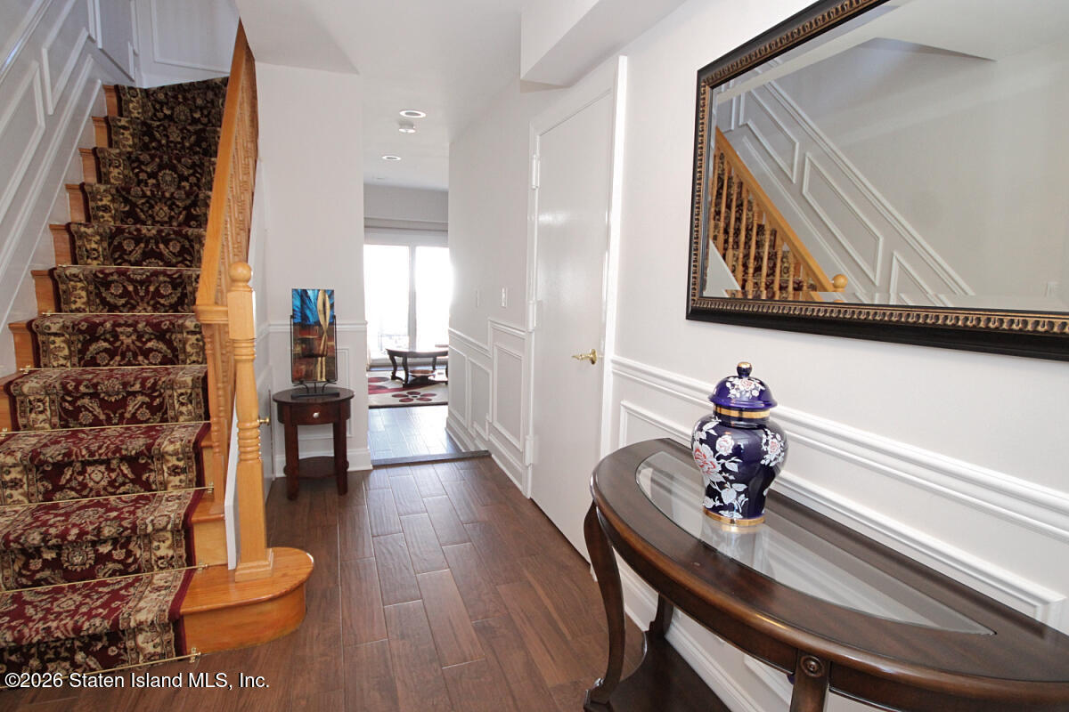 564 Dongan Hills Avenue Image 3