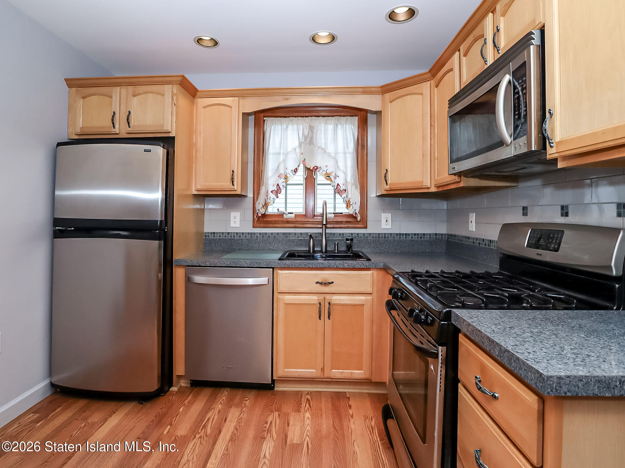 6 Benton Avenue, Staten Island, NY, 10305 image 8