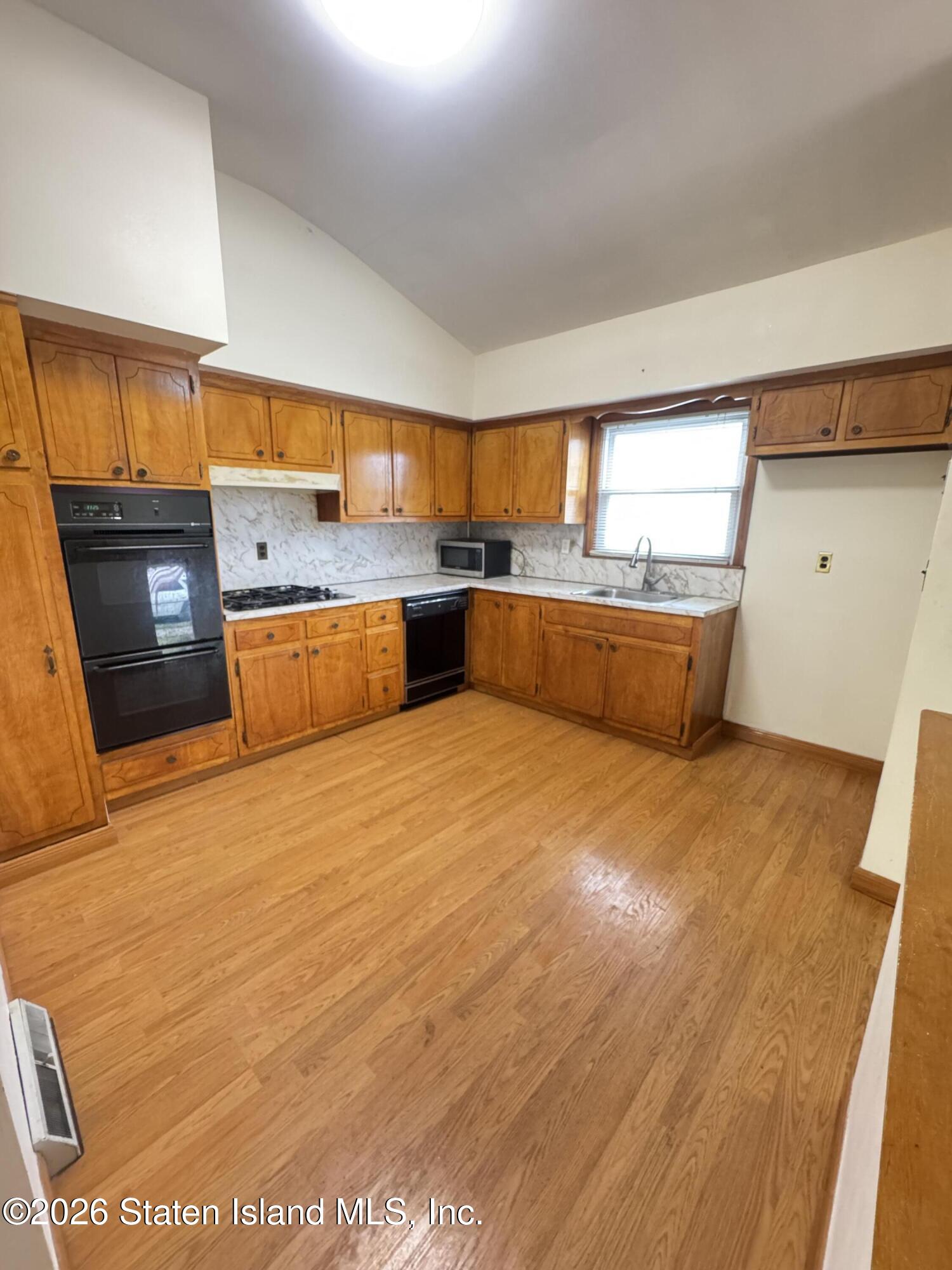 441 Walker Street Image 2