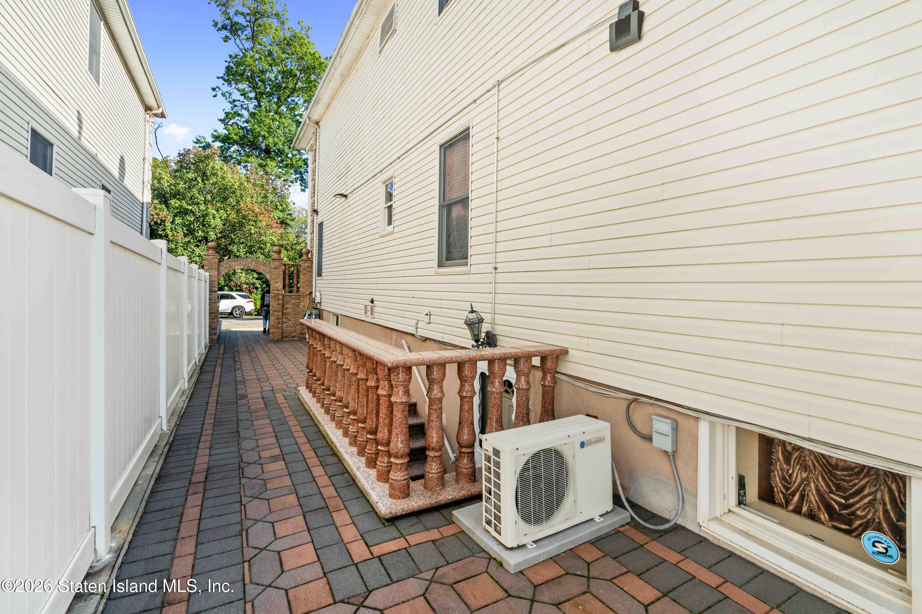 287 Rensselaer Avenue Image 4