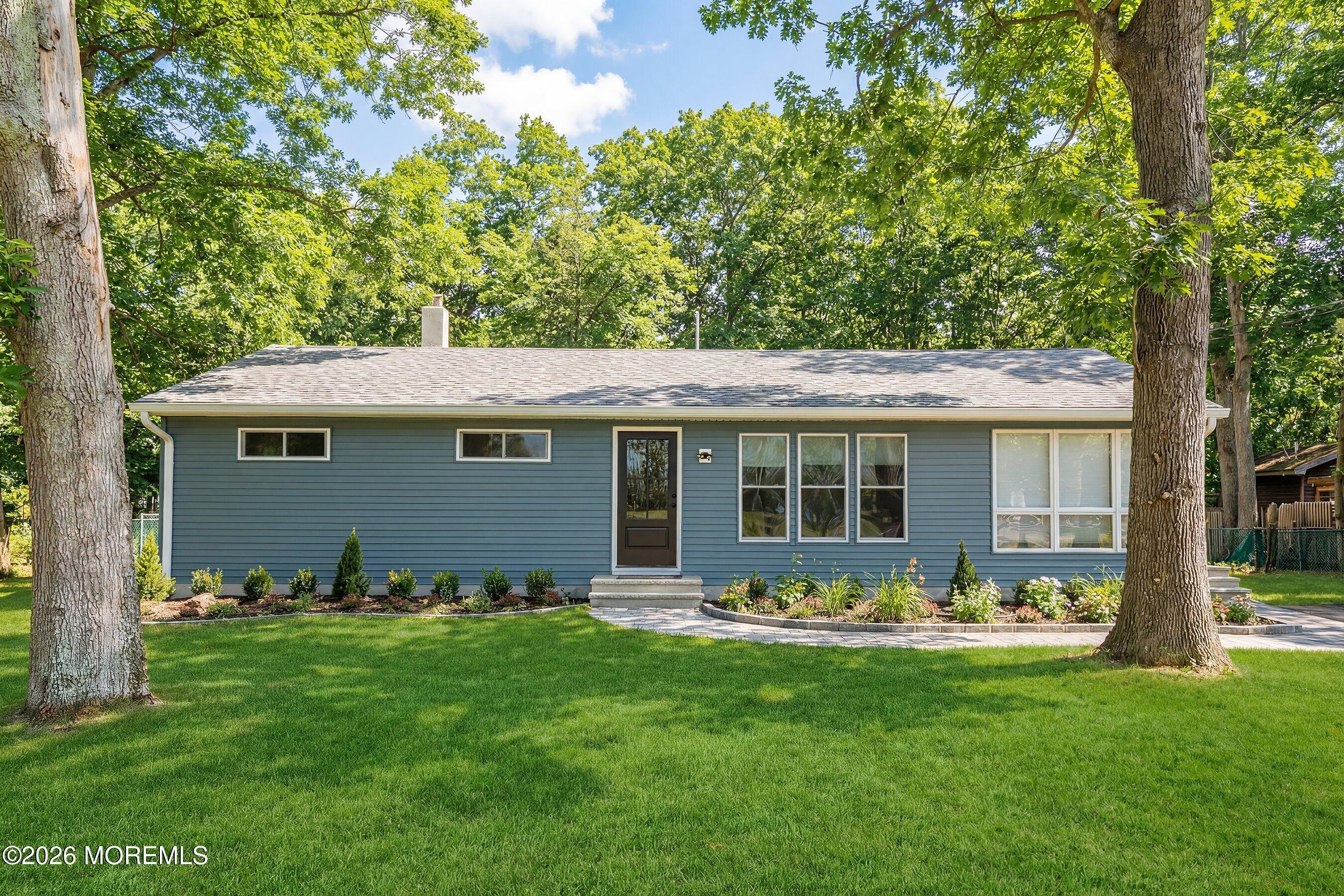 39 Blue Jay Drive Image 1