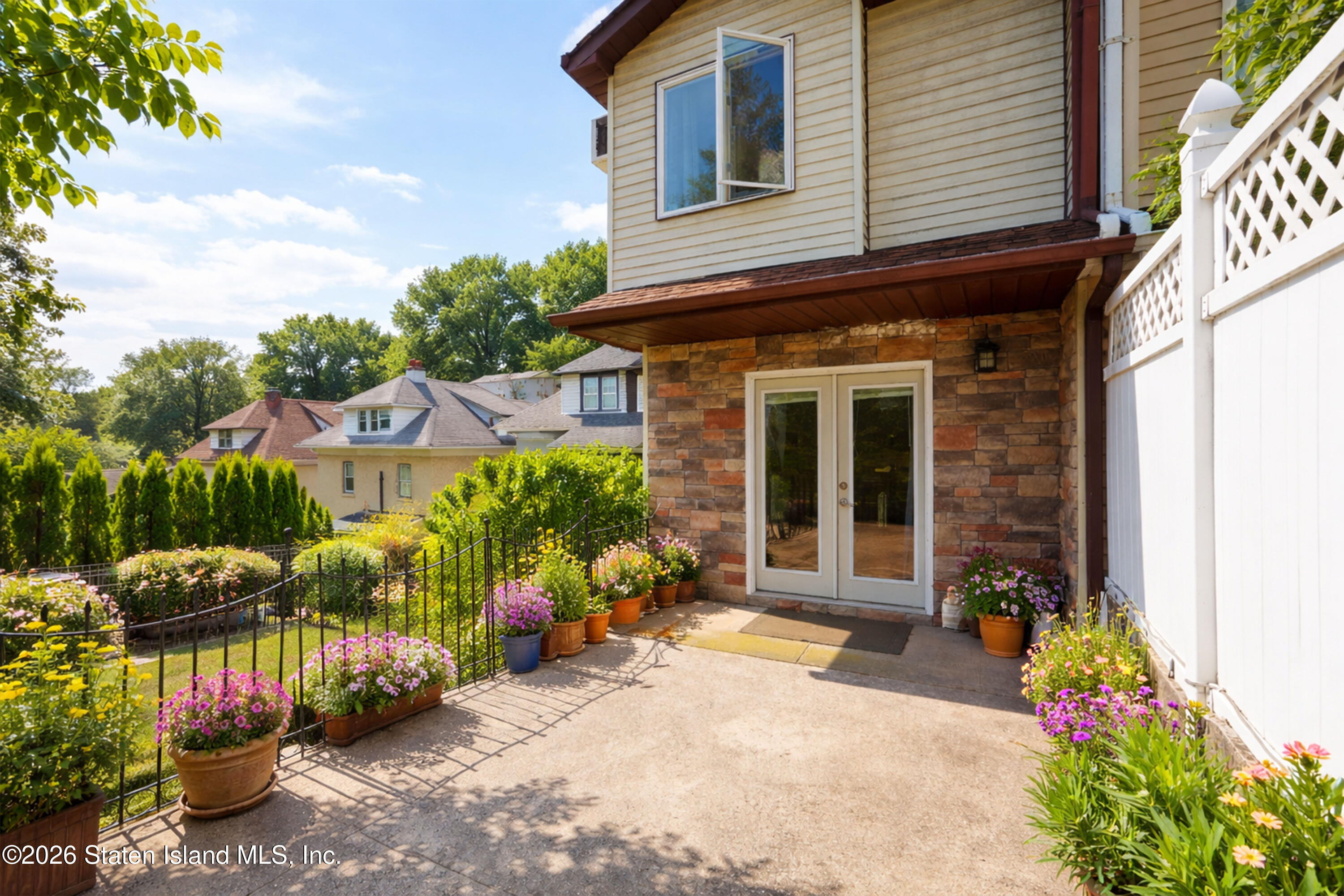 40 Creston Place Image 1