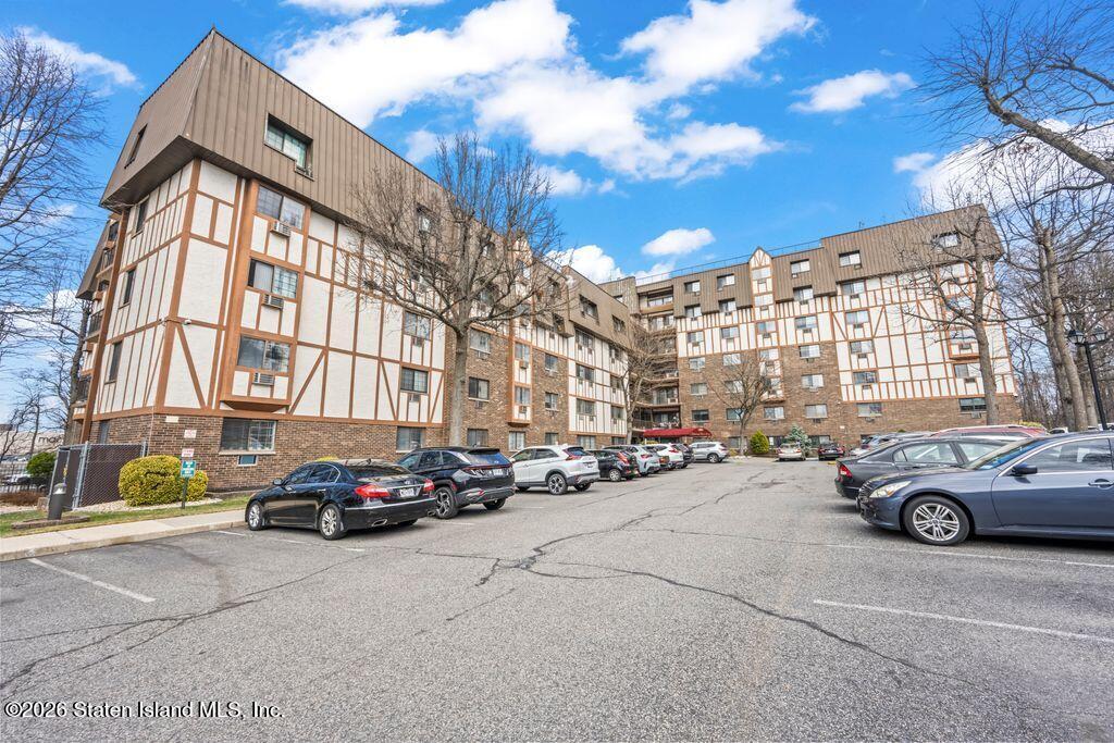2 Elmwood Park Drive 209 Image 3