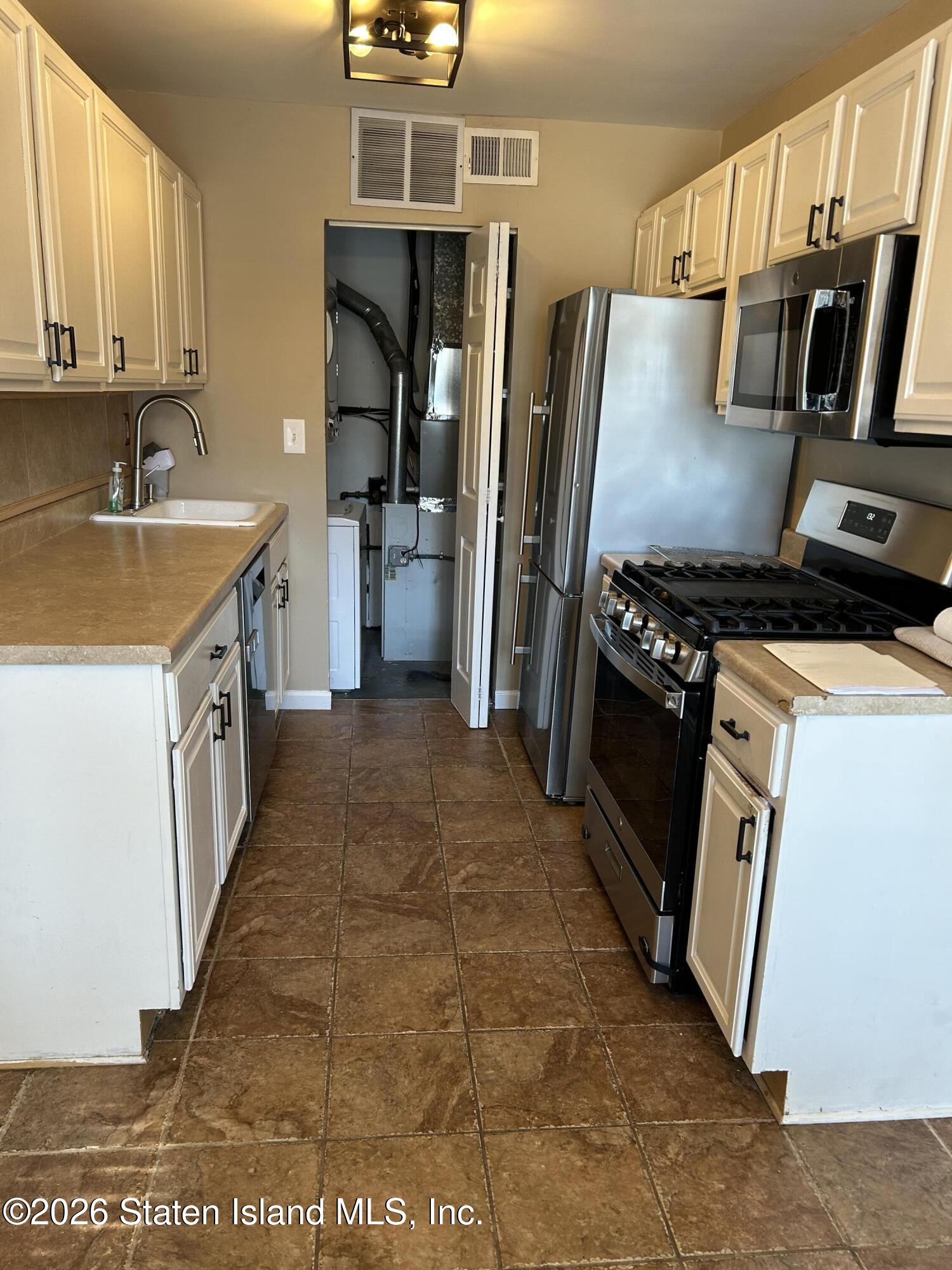 1752 Forest Hill Road, Staten Island, NY, 10314 image 8