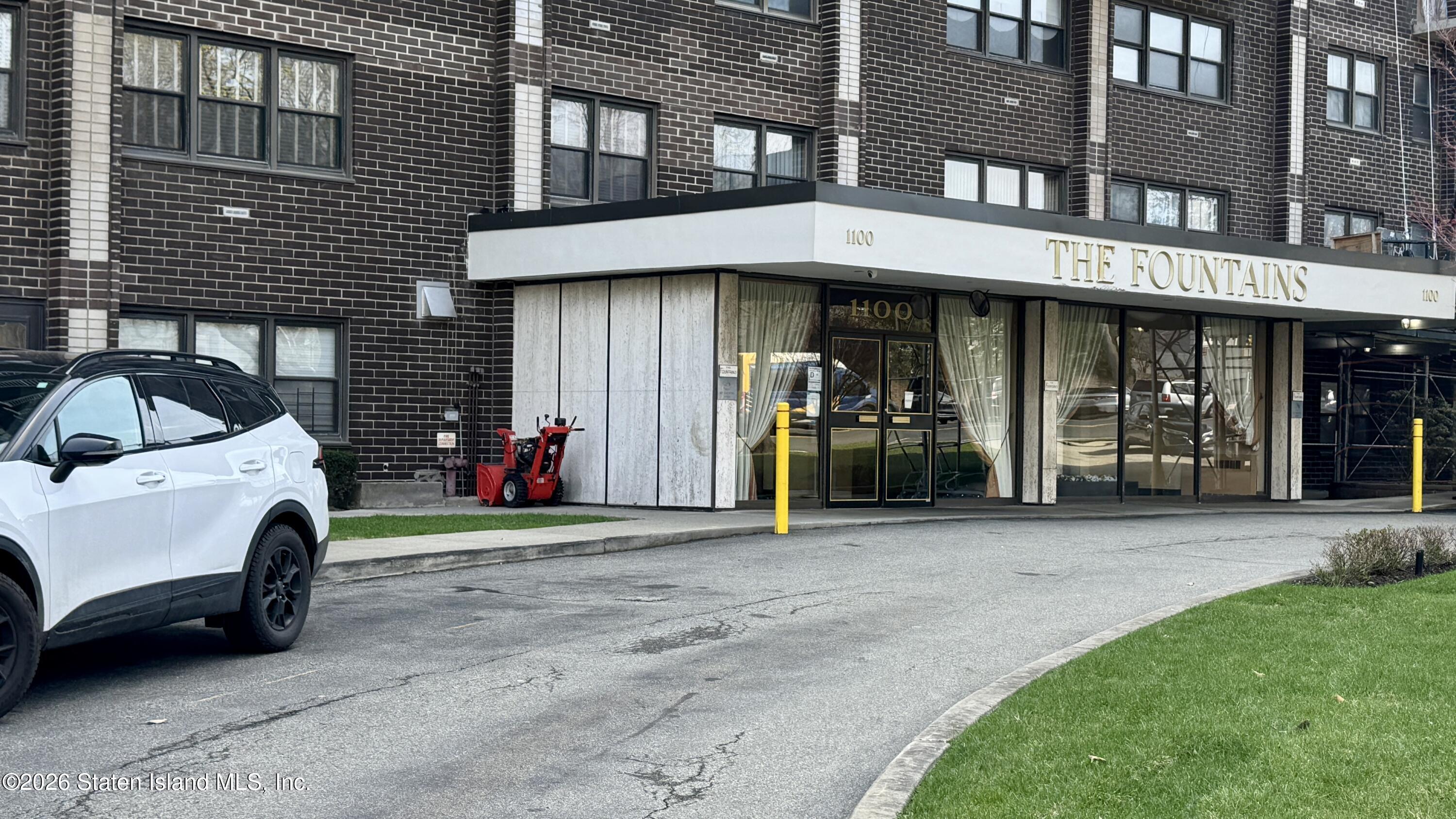 1100 Clove Road 2b Image 3