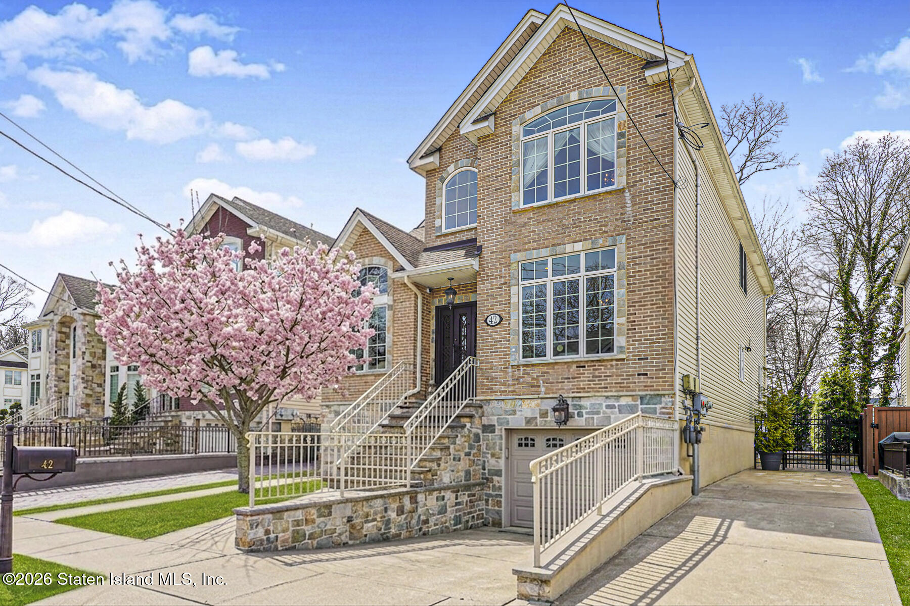 42 Serena Court Image 1