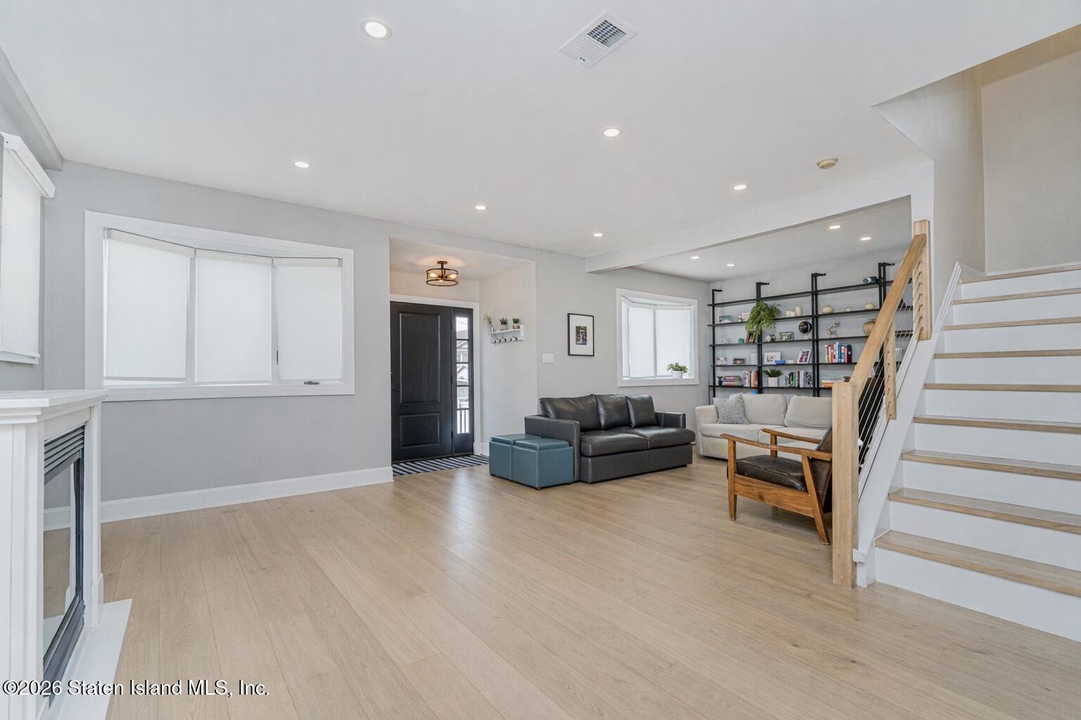 12 Lloyd Court Image 3