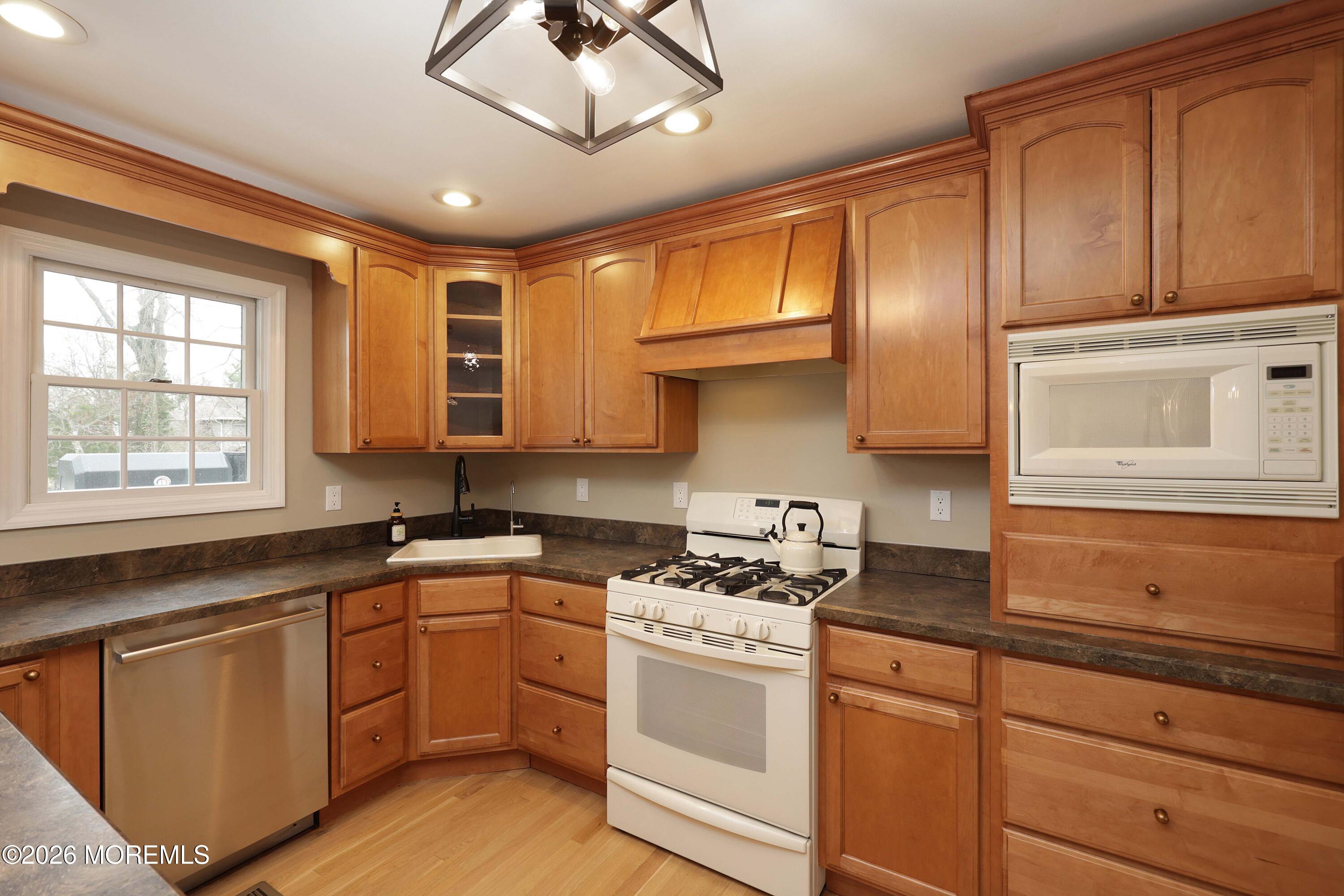 15 Brook Street, Farmingdale, NJ, 07727 image 7