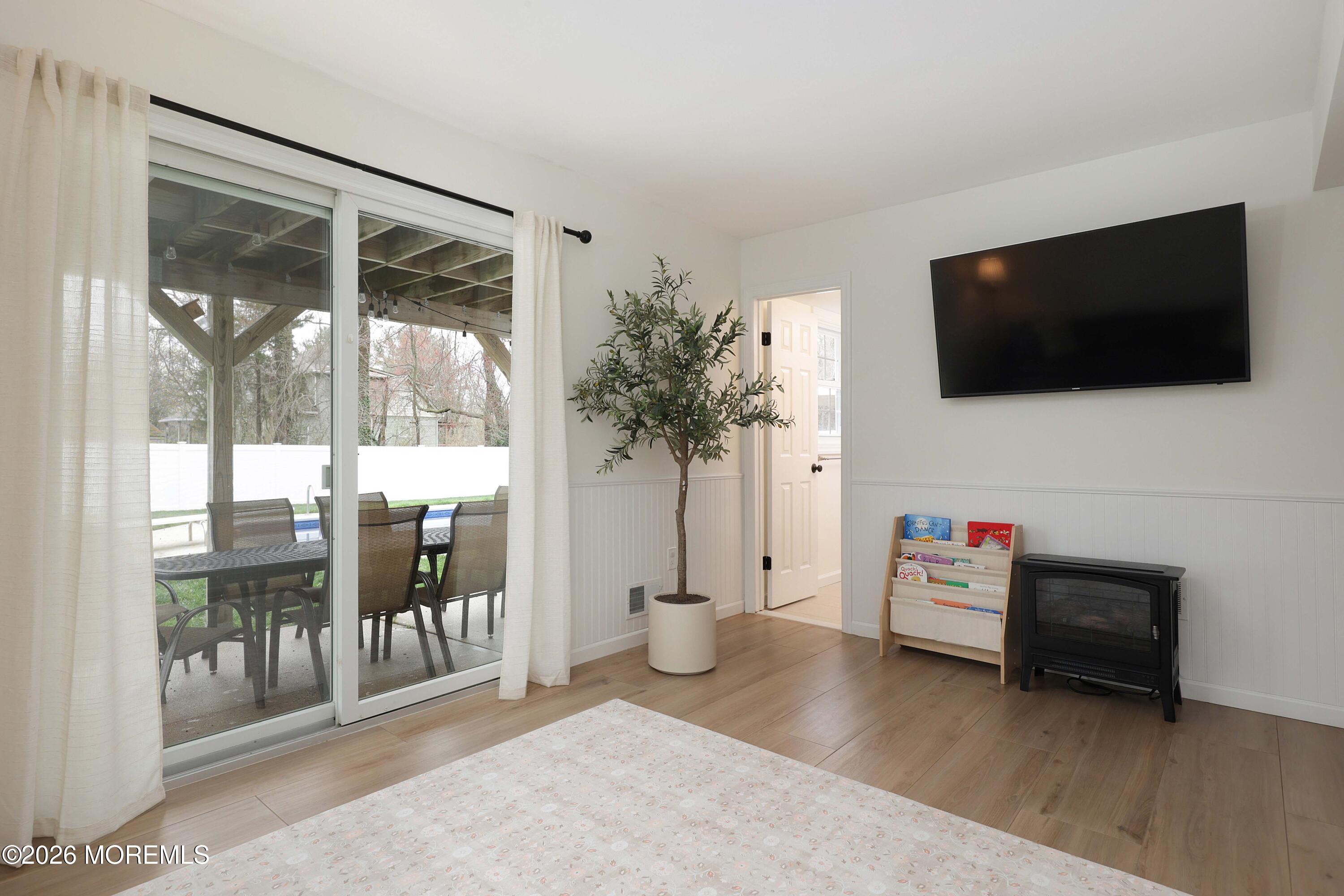 15 Brook Street, Farmingdale, NJ, 07727 image 25