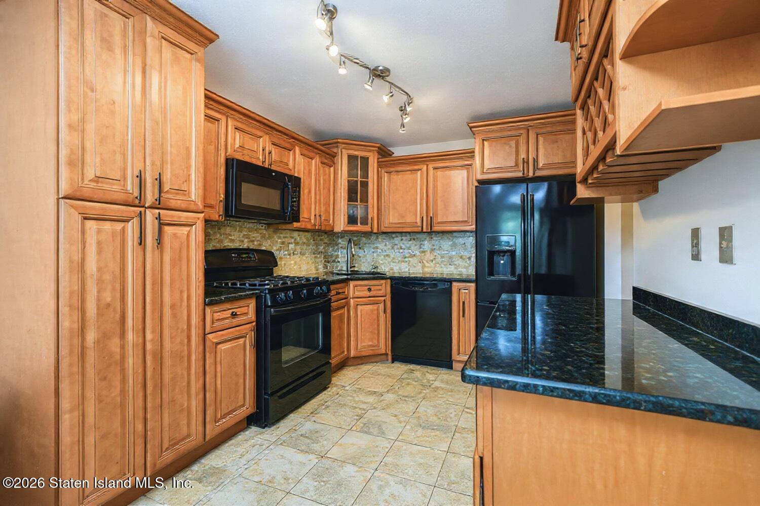 33 Amanda Court, Staten Island, NY, 10312 image 9