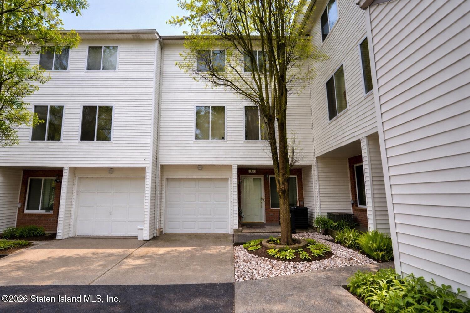 33 Amanda Court Image 1
