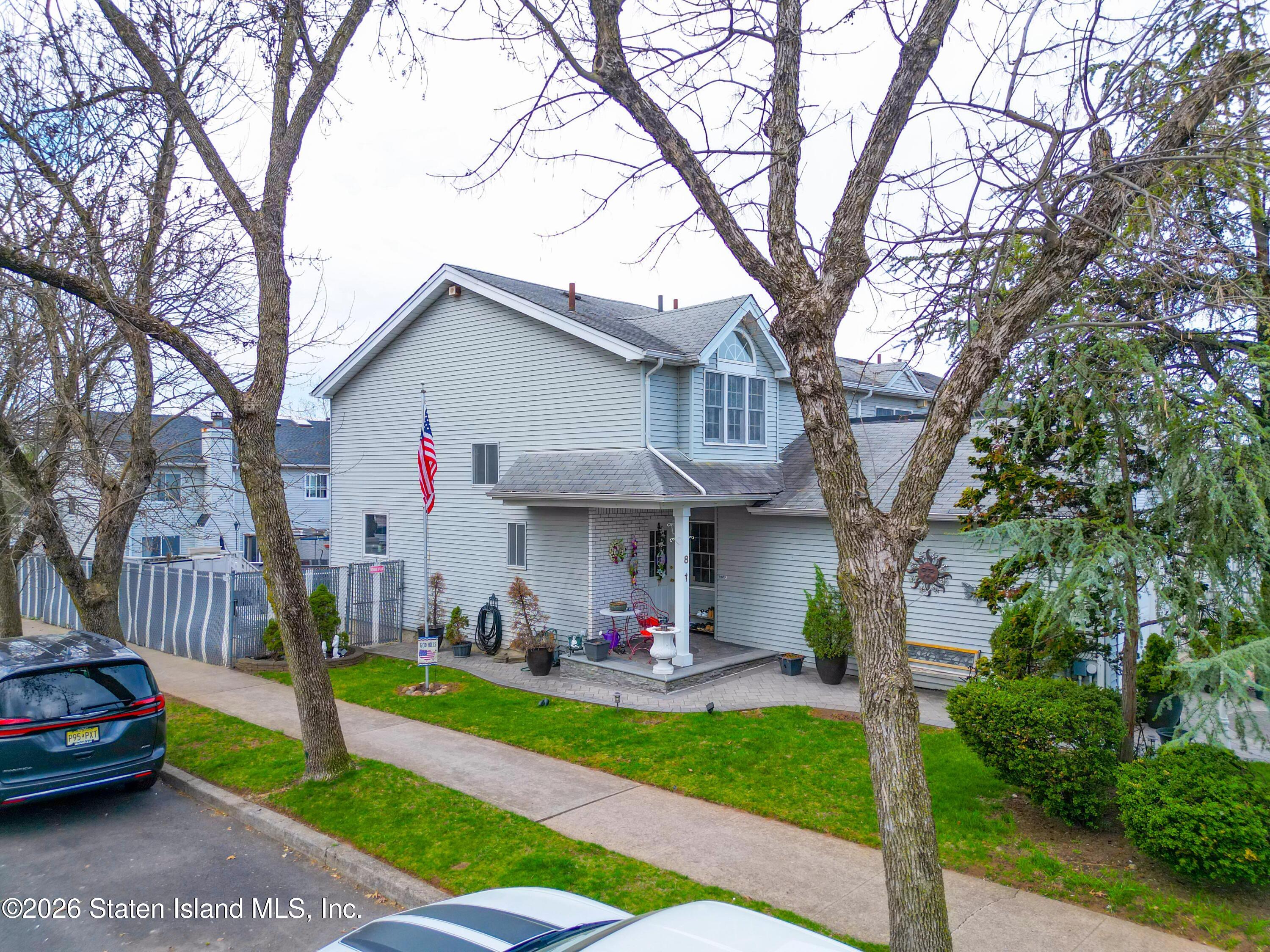 8 Carpenter Avenue Image 3
