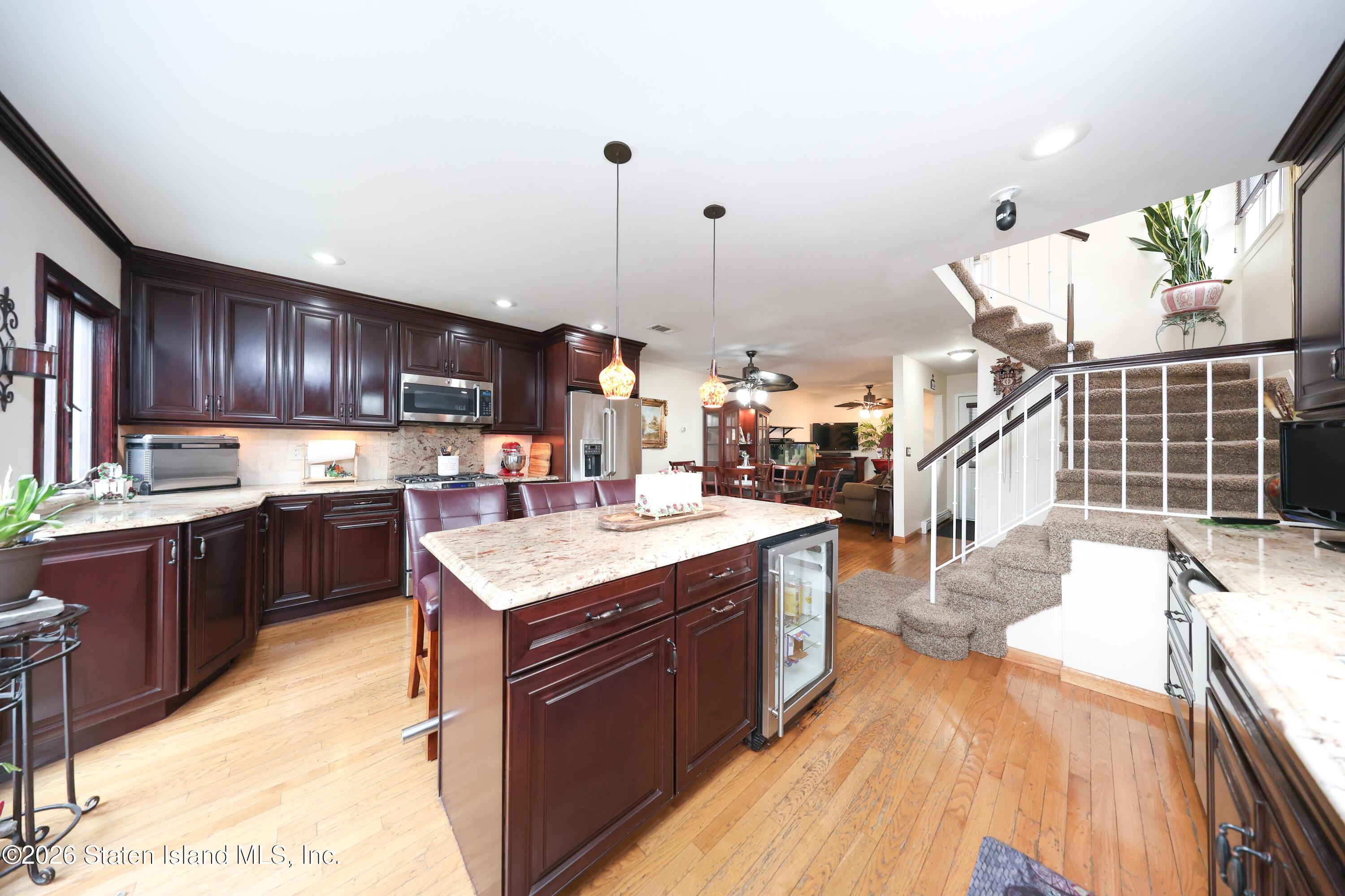 8 Carpenter Avenue Image 4