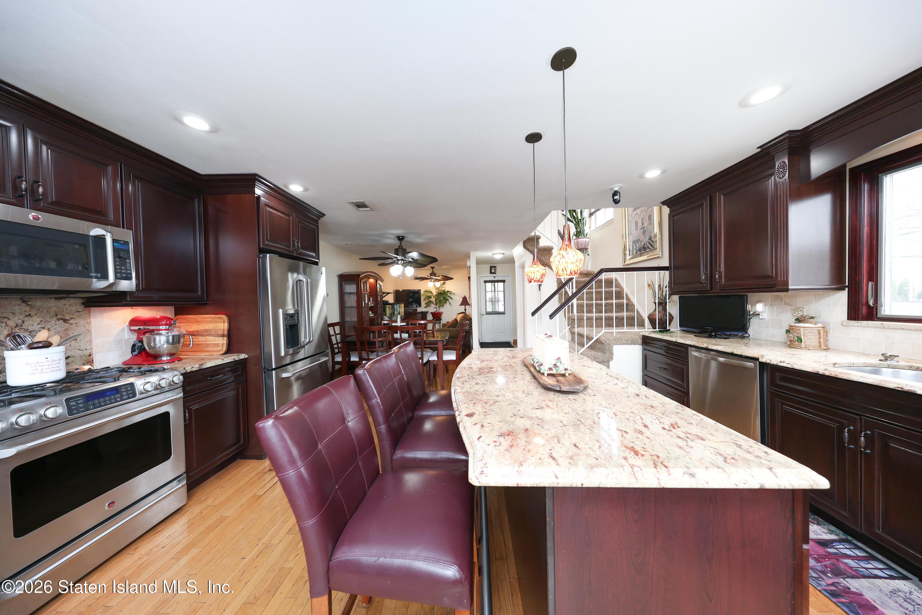 8 Carpenter Avenue Image 5