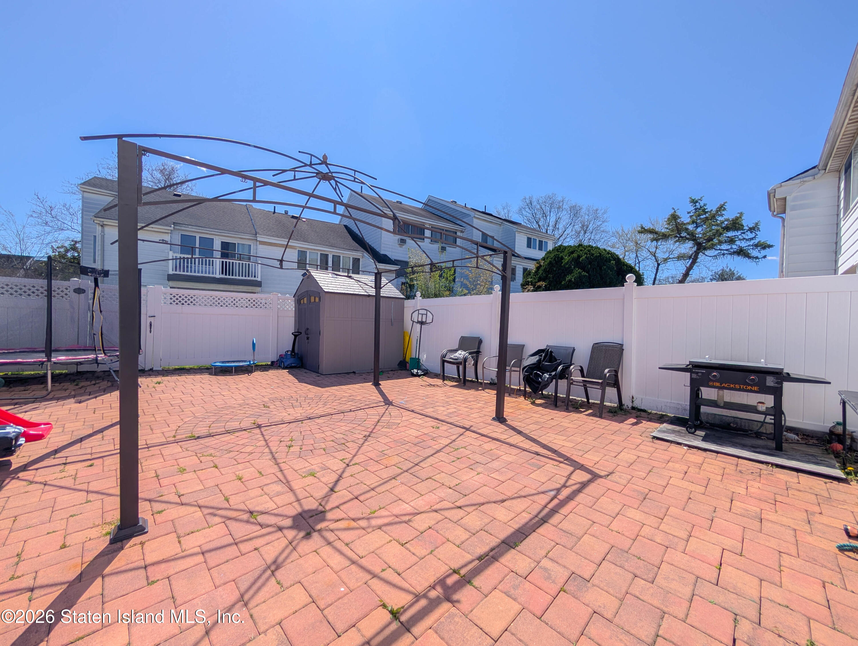 226 Dover Green Image 4
