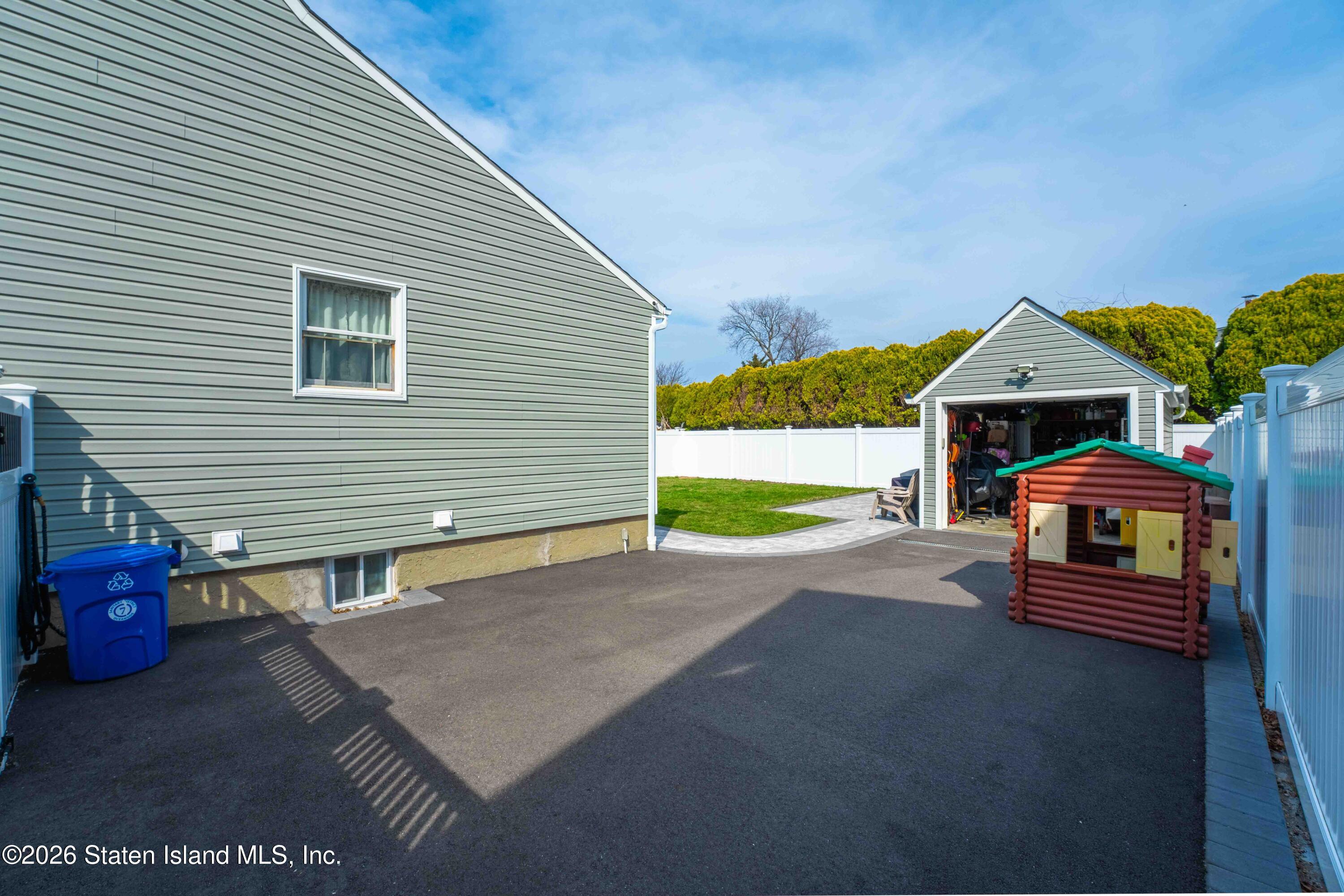 2381 Yorktown Street, Oceanside, NY, 11572 image 45