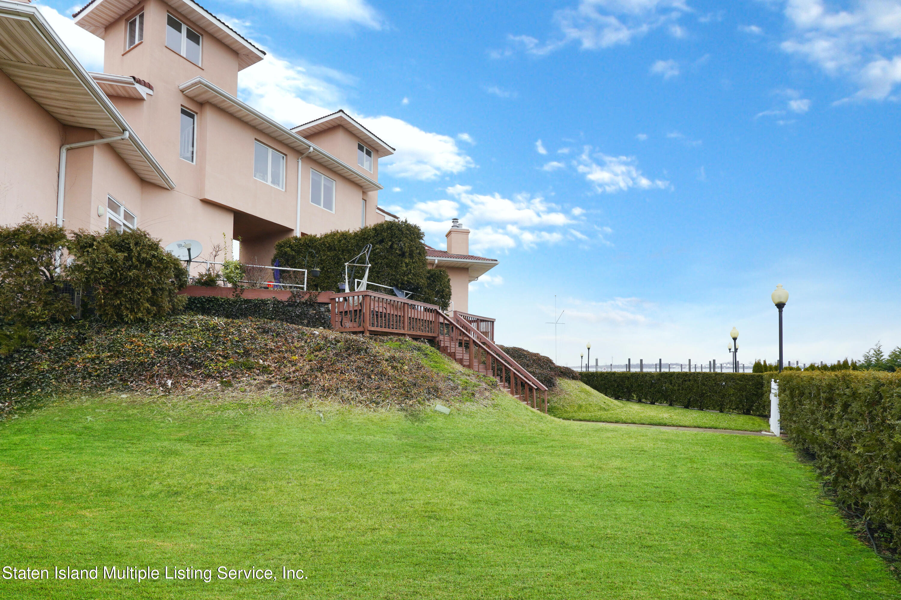 42 Harbour Court Image 1