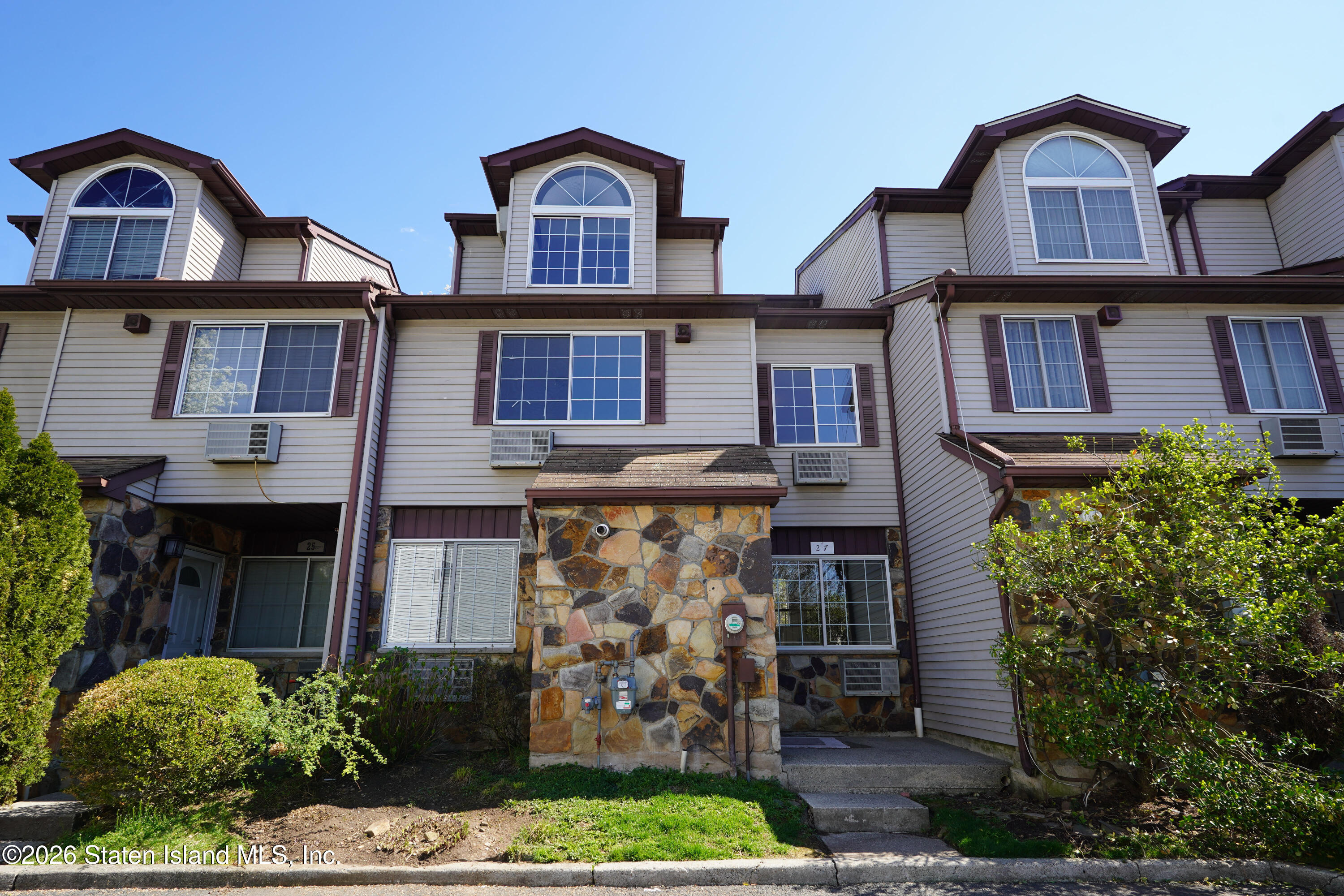 27 Croft Court Image 1