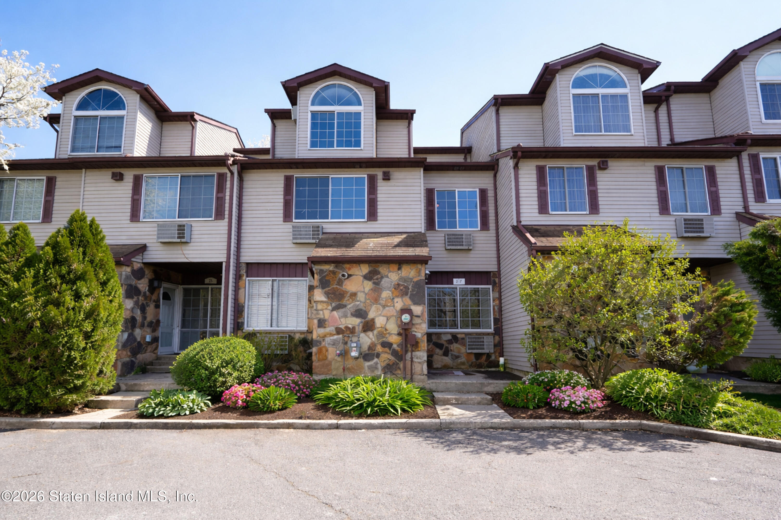 27 Croft Court Image 2