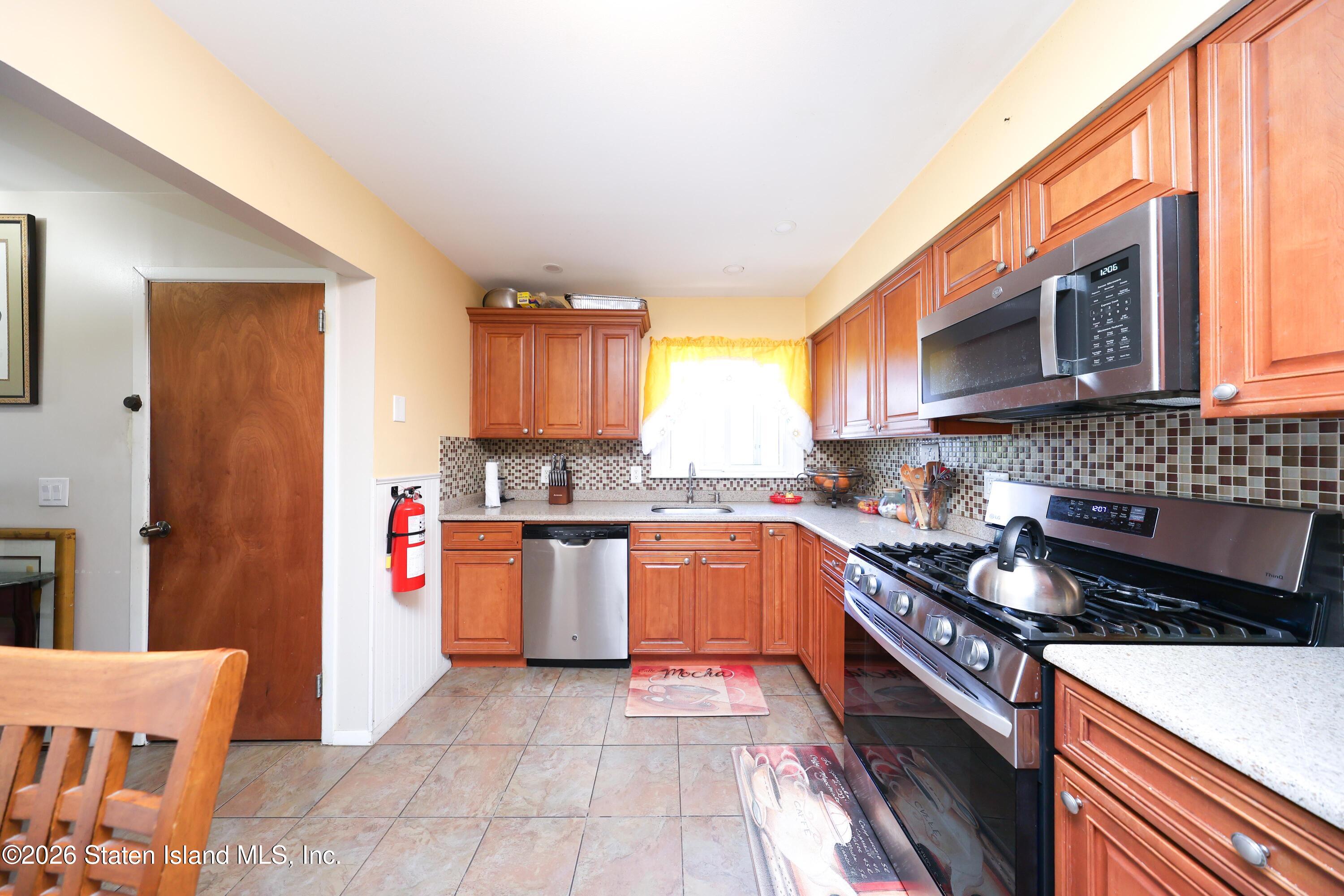 34 Park Hill Circle, Staten Island, NY, 10304 image 14