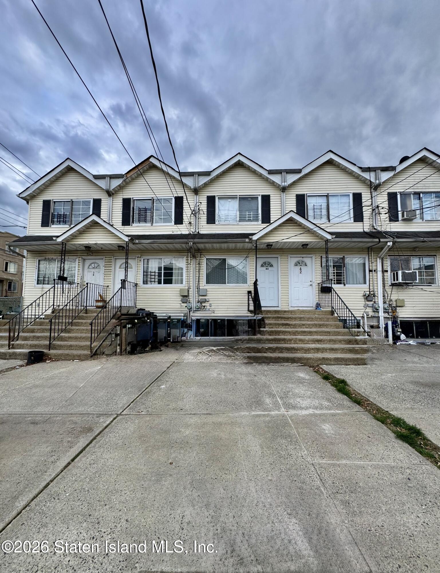 40 Grove Avenue Image 1