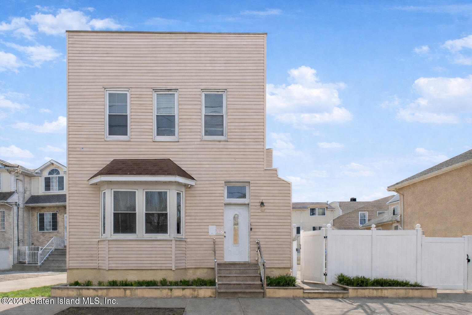 98 Robin Road Image 2