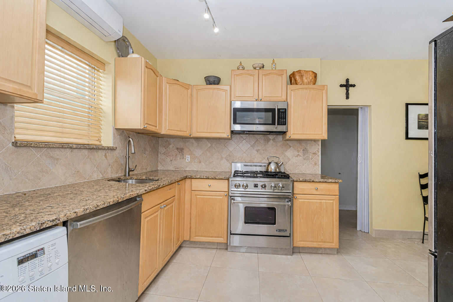 98 Robin Road Image 4