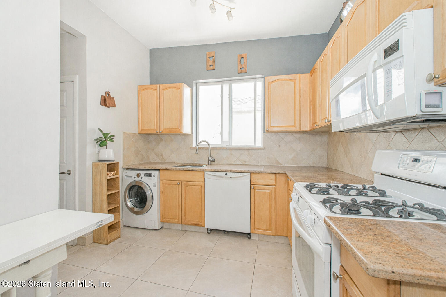 98 Robin Road, Staten Island, NY, 10305 image 16