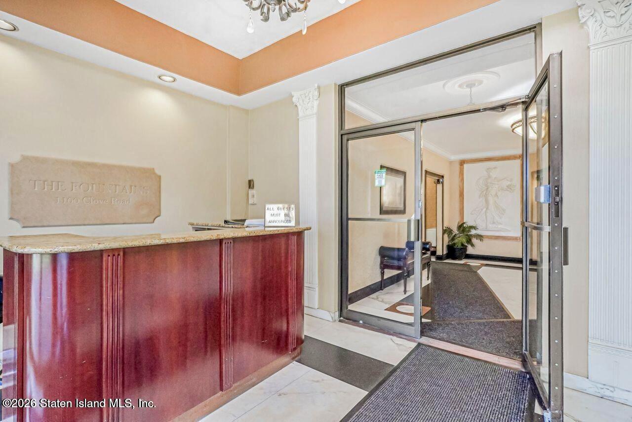 1100 Clove Road 2b Image 4
