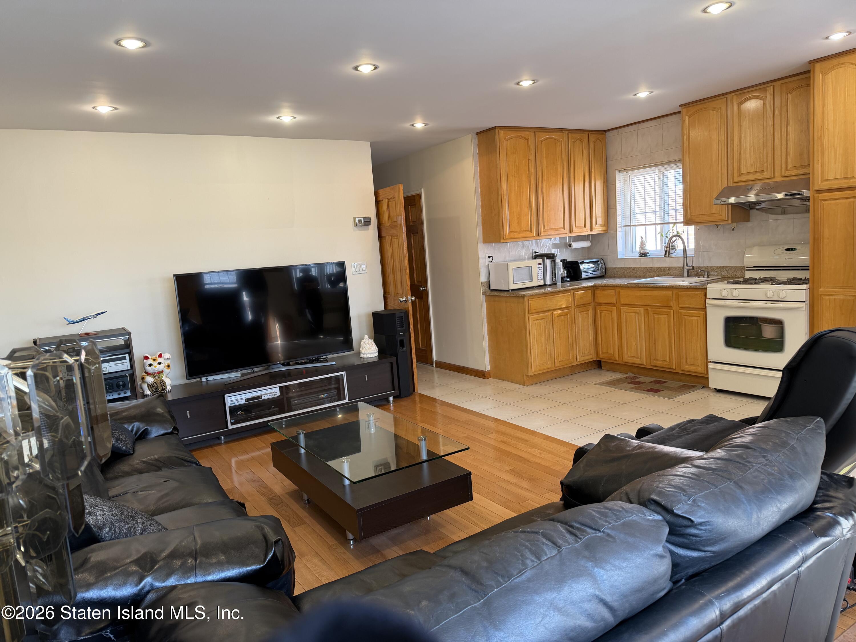 1066 E 100th Street Image 3