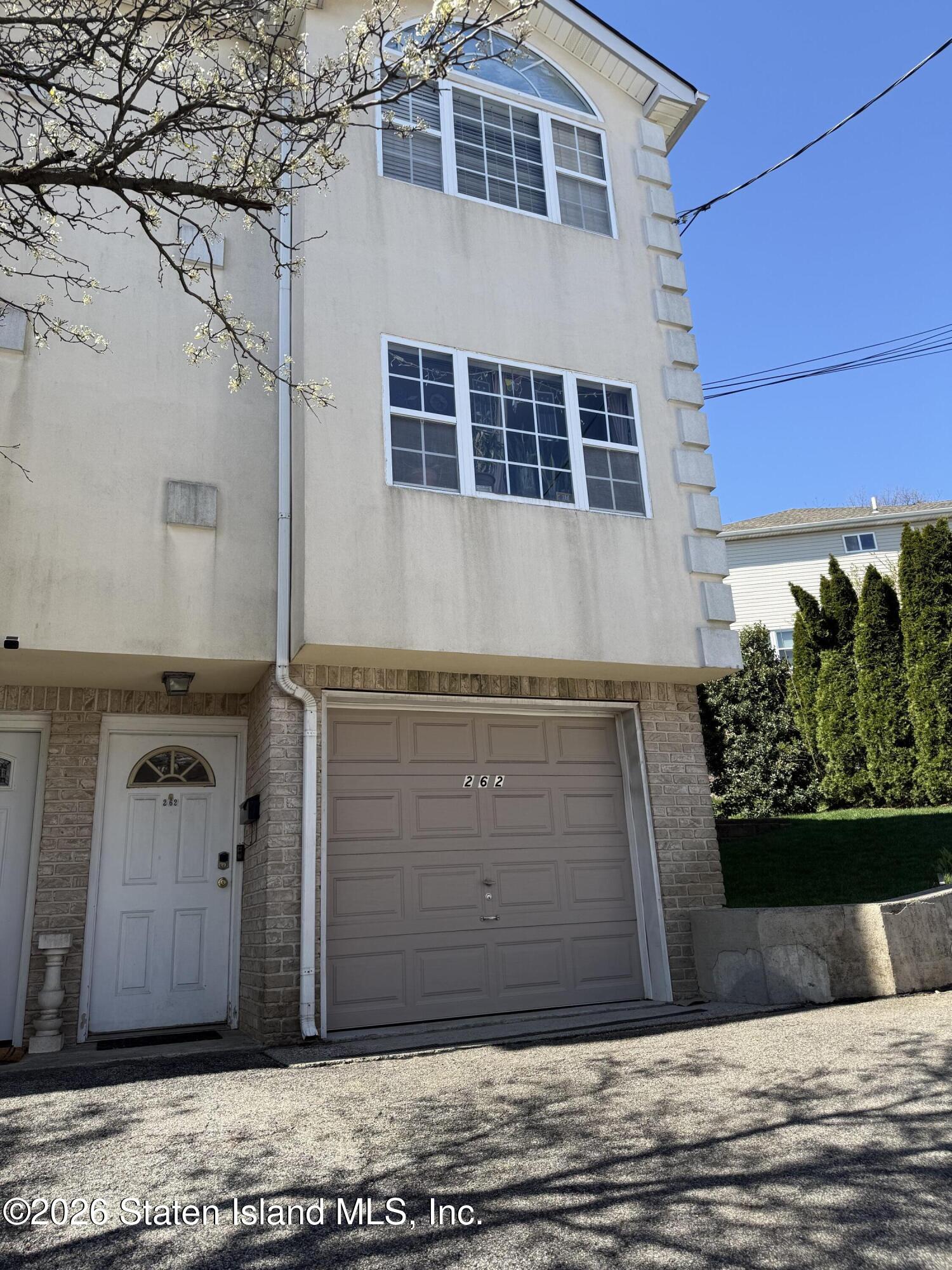 262 Ward Avenue Image 2