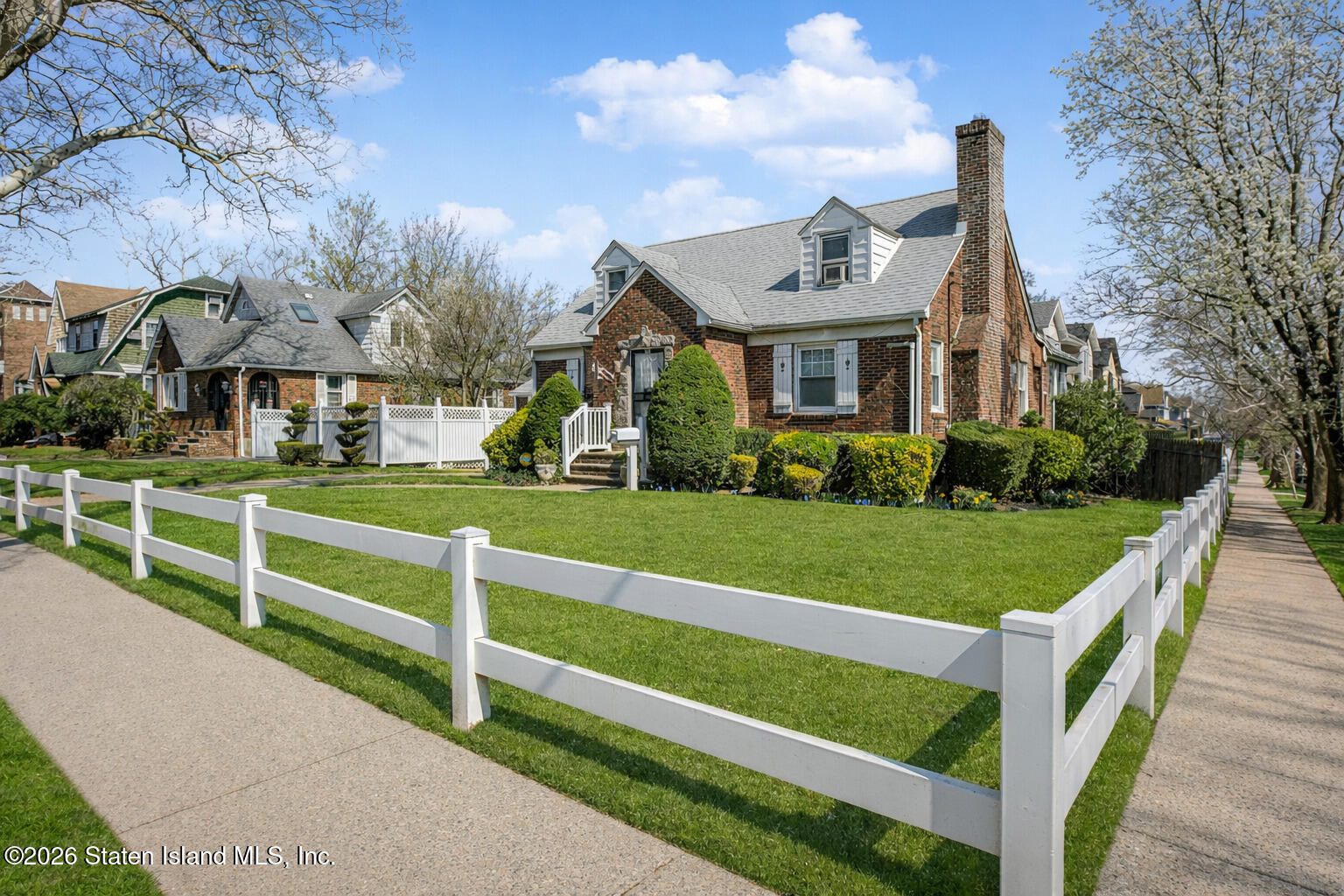 72 10 Street Image 1