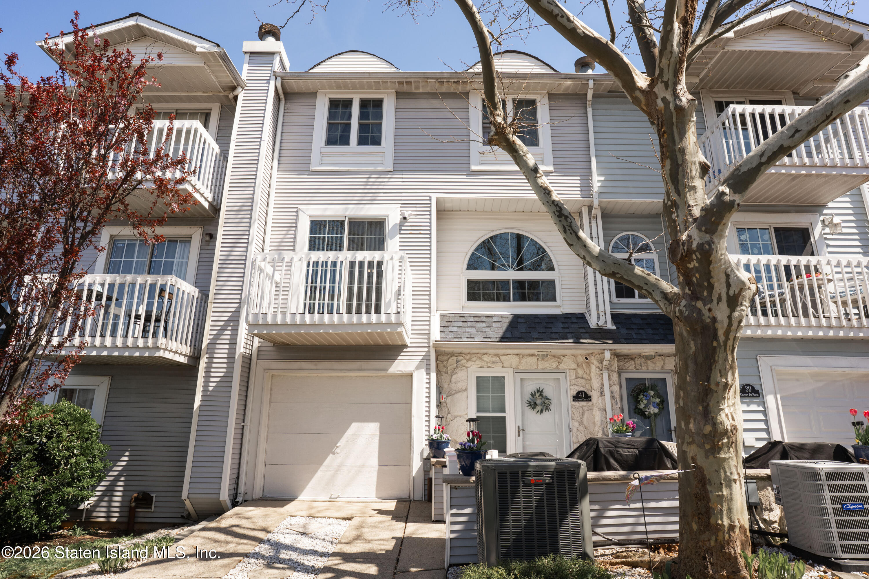 41 Country Drive Image 1