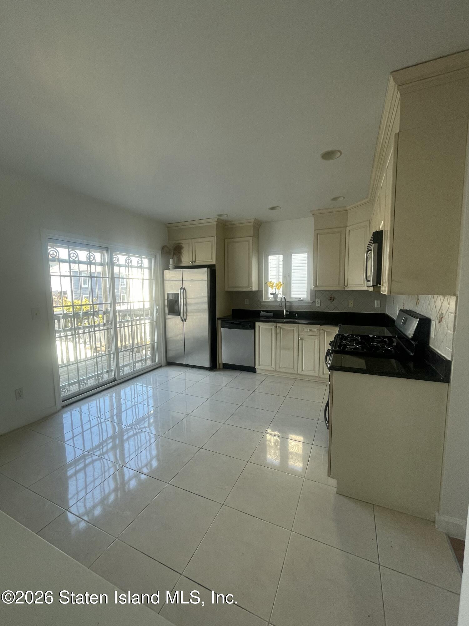321 Olympia Boulevard Image 4
