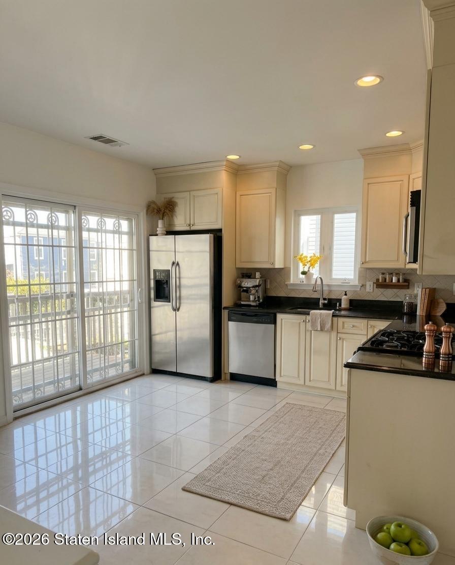 321 Olympia Boulevard Image 5