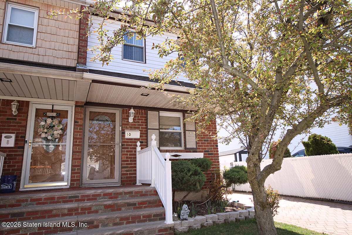 10 Berry Avenue Image 1