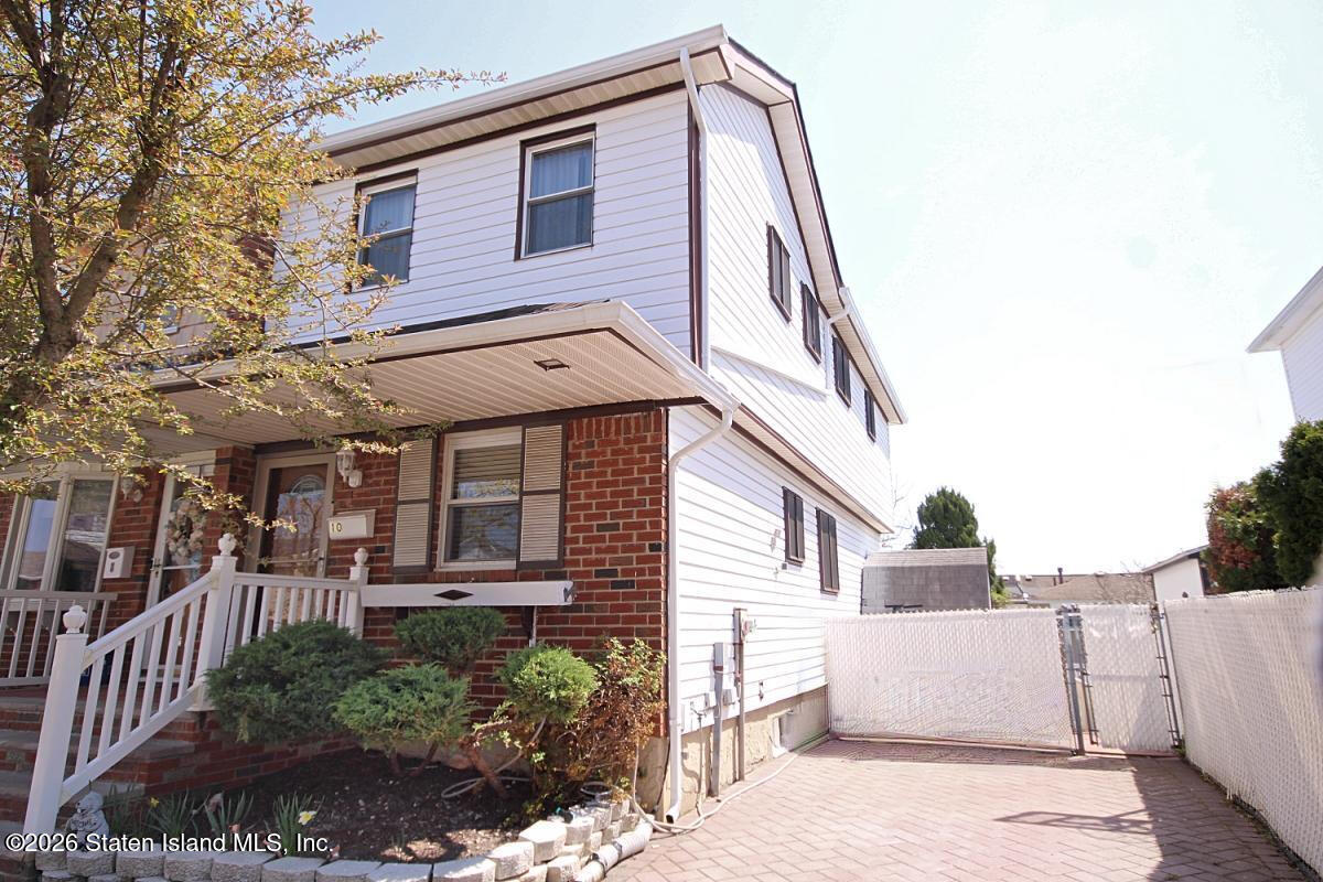 10 Berry Avenue Image 2