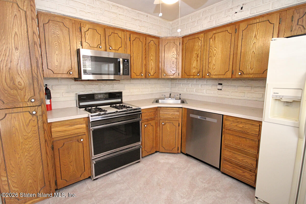 10 Berry Avenue Image 5