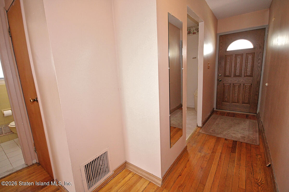 10 Berry Avenue Image 3