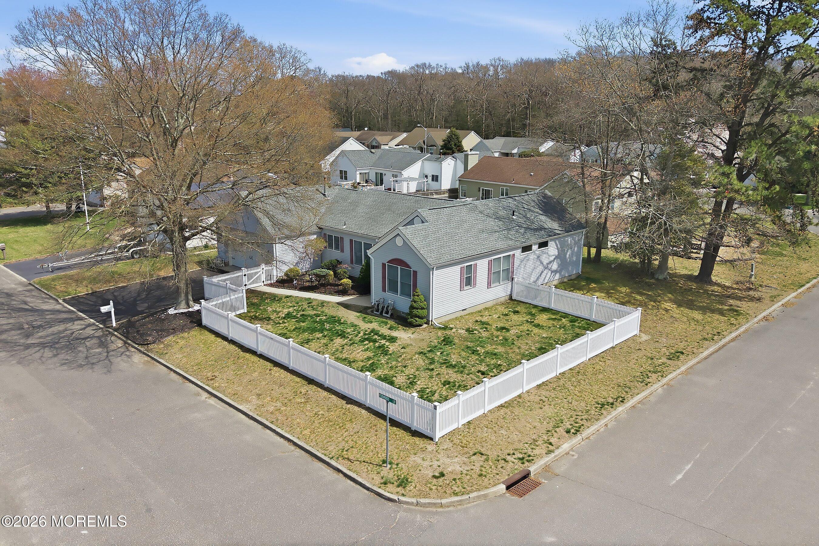 101 Foxwood Lane Image 4