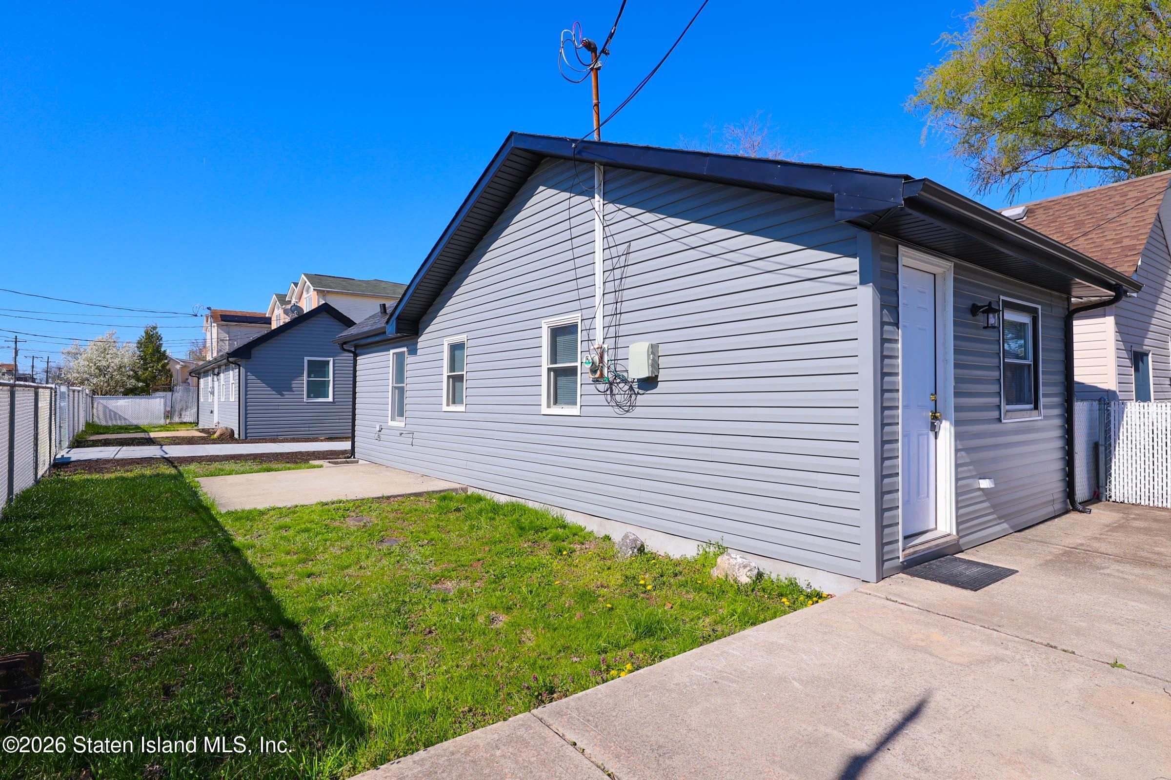 566 Hunter Avenue, Staten Island, NY, 10306 image 12