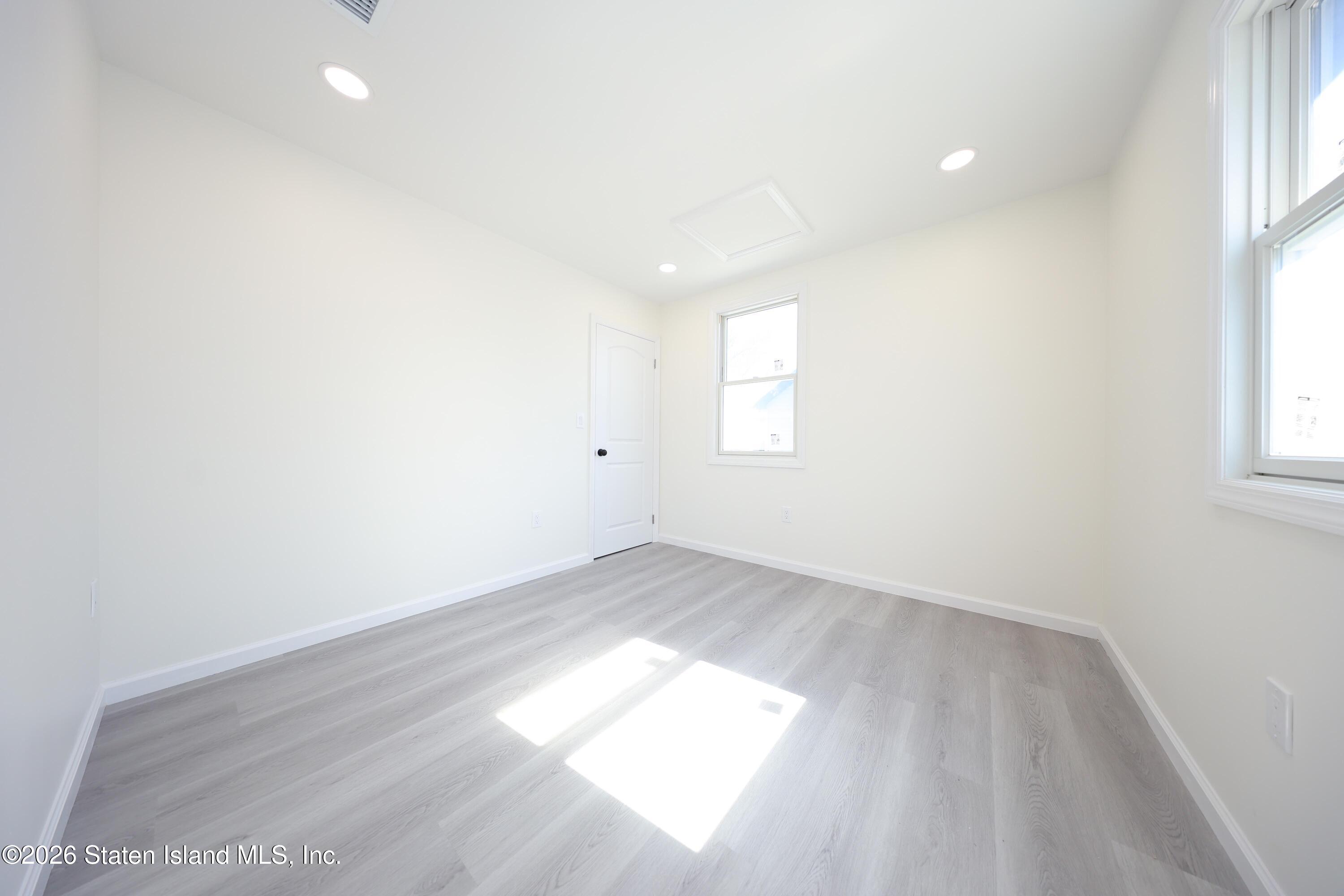 566 Hunter Avenue, Staten Island, NY, 10306 image 25