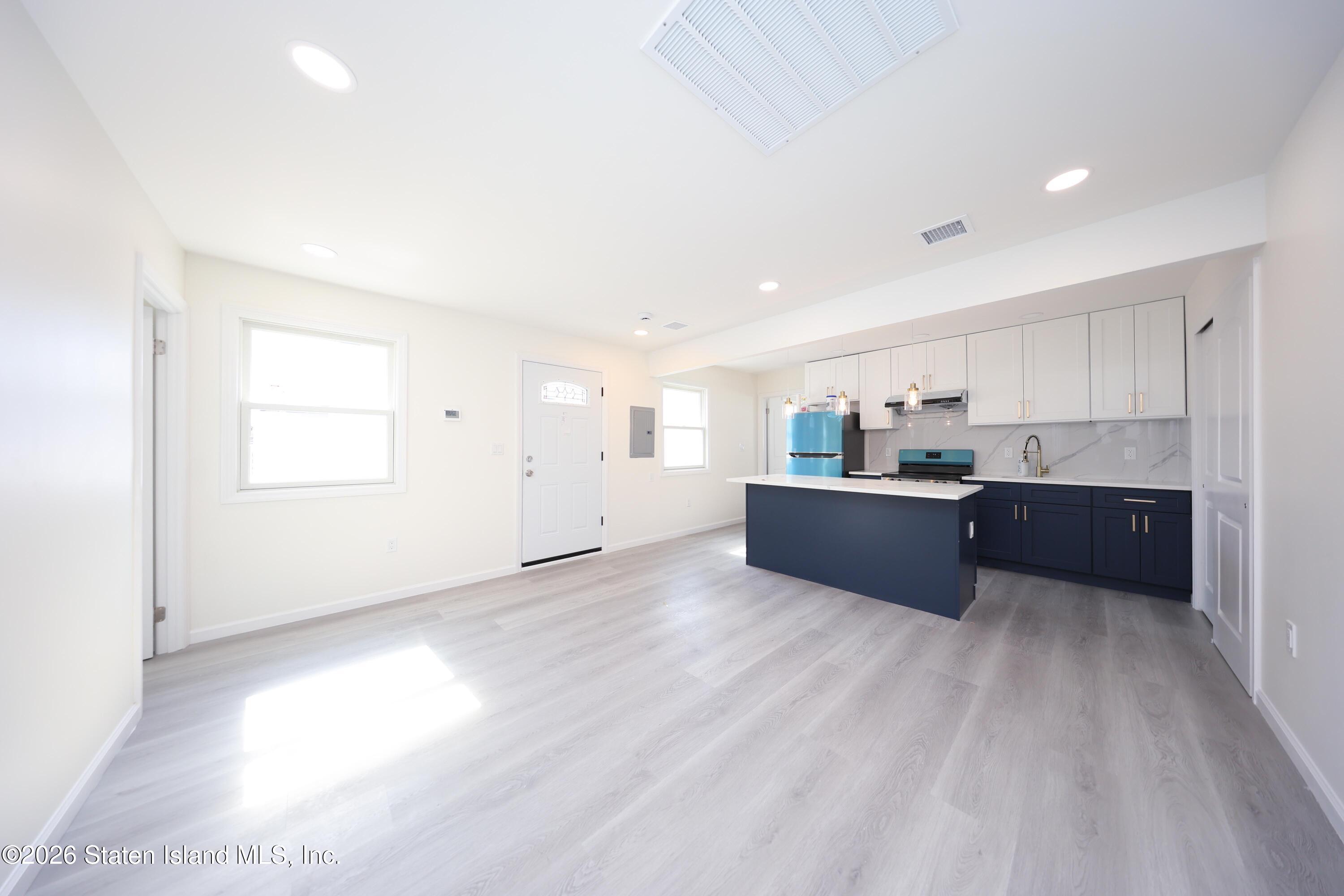 566 Hunter Avenue, Staten Island, NY, 10306 image 27