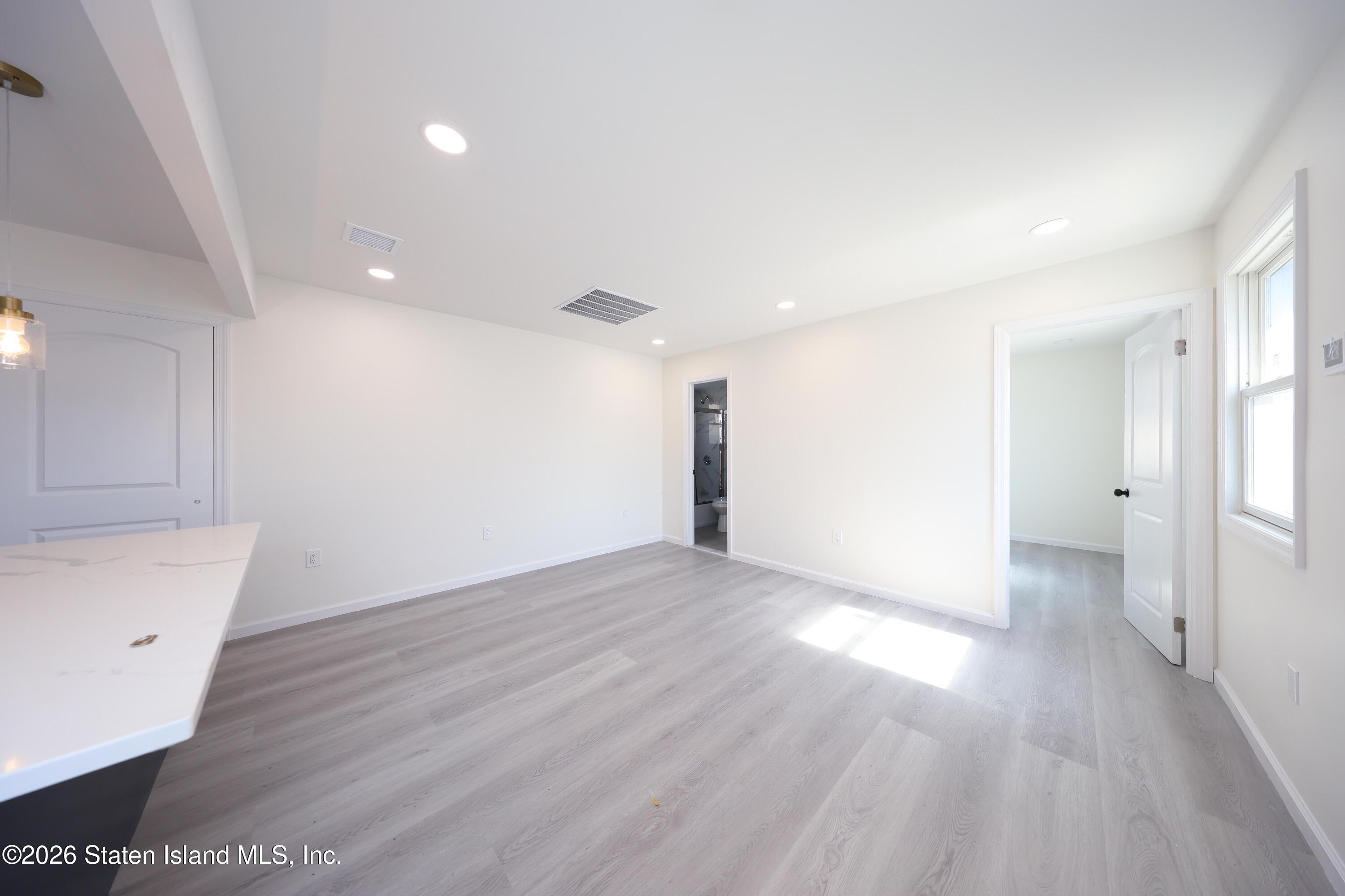 566 Hunter Avenue, Staten Island, NY, 10306 image 32