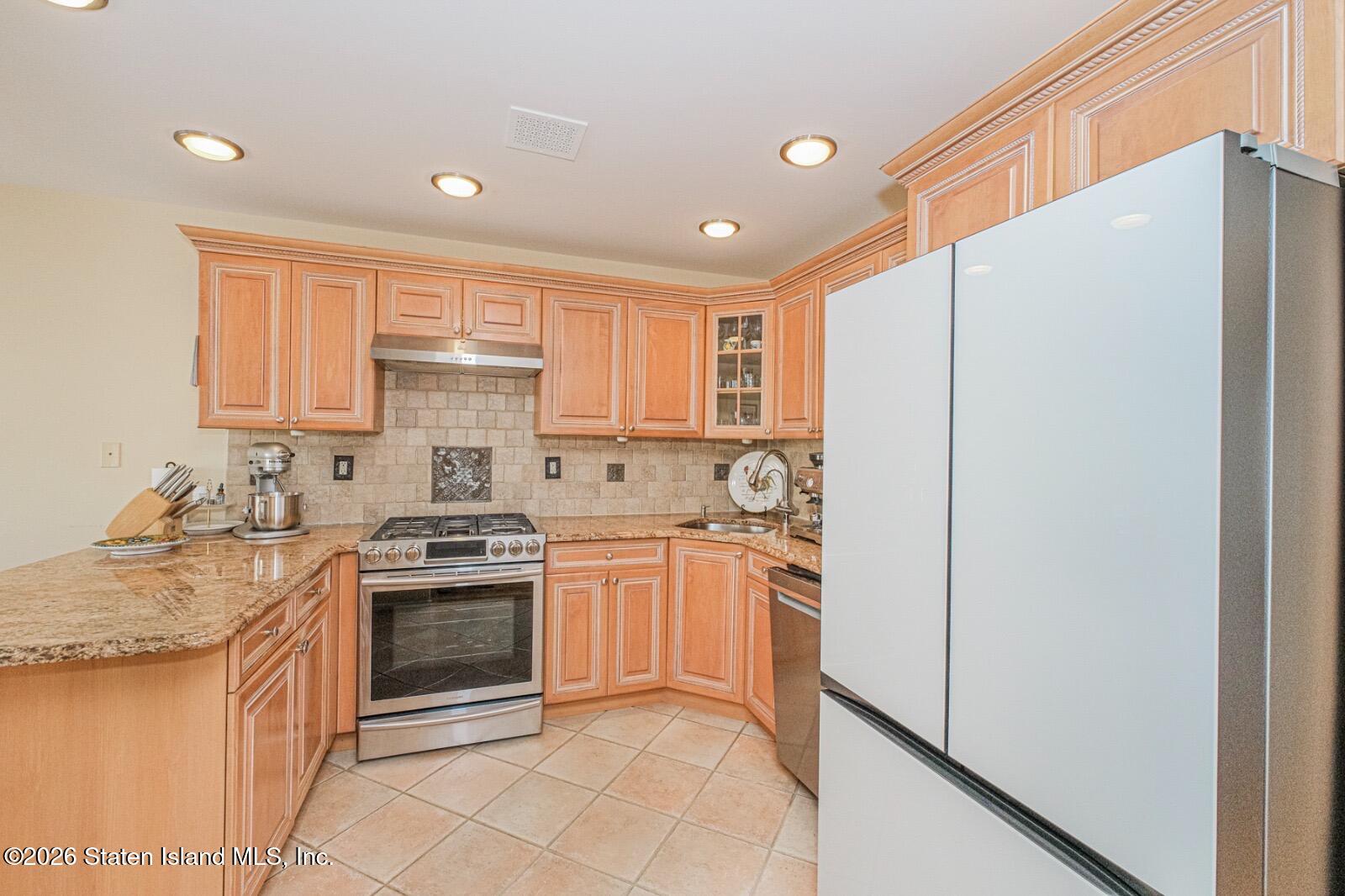 115 Covington Circle, Staten Island, NY, 10312 image 15