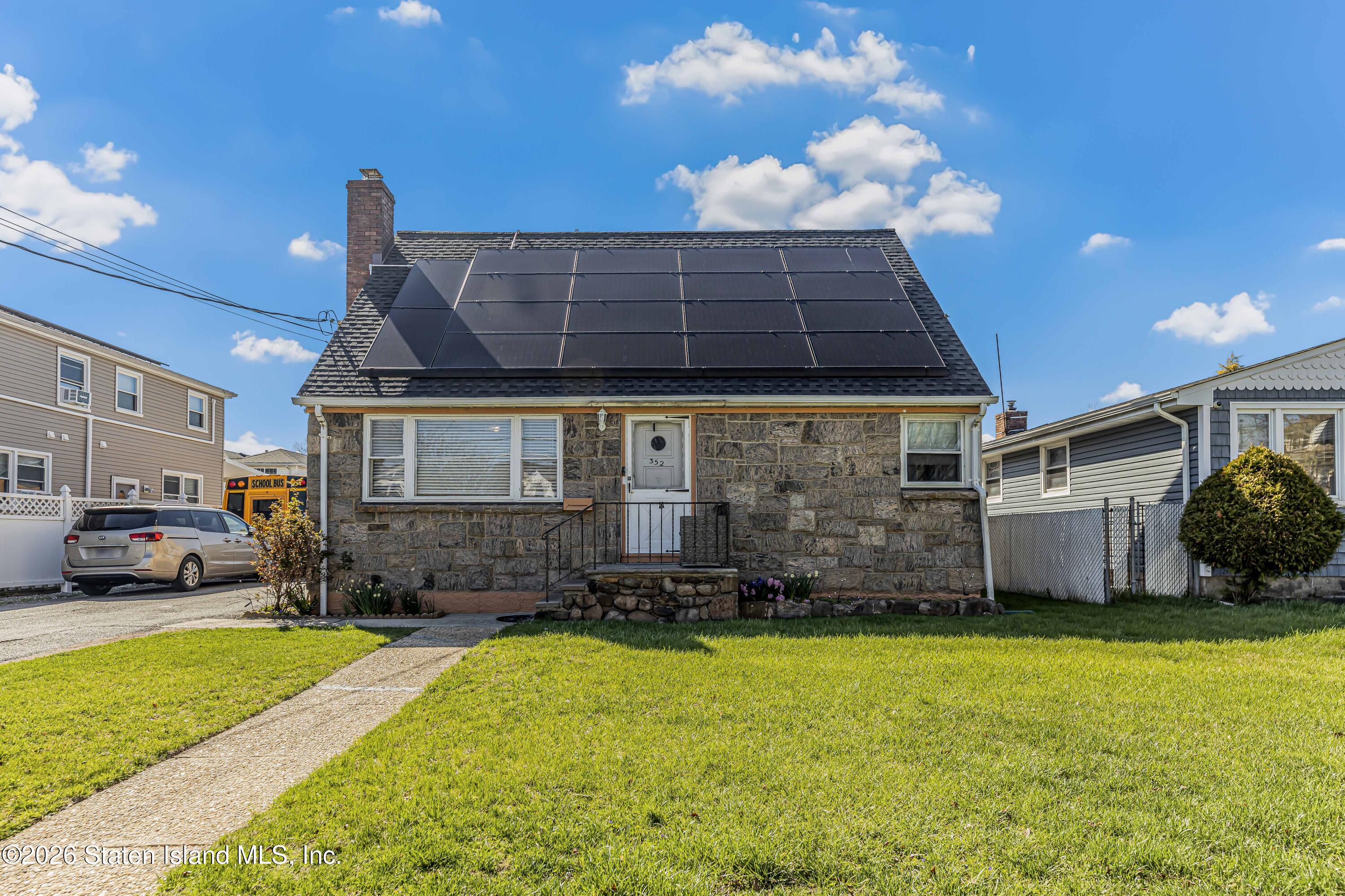 352 Stewart Avenue Image 1