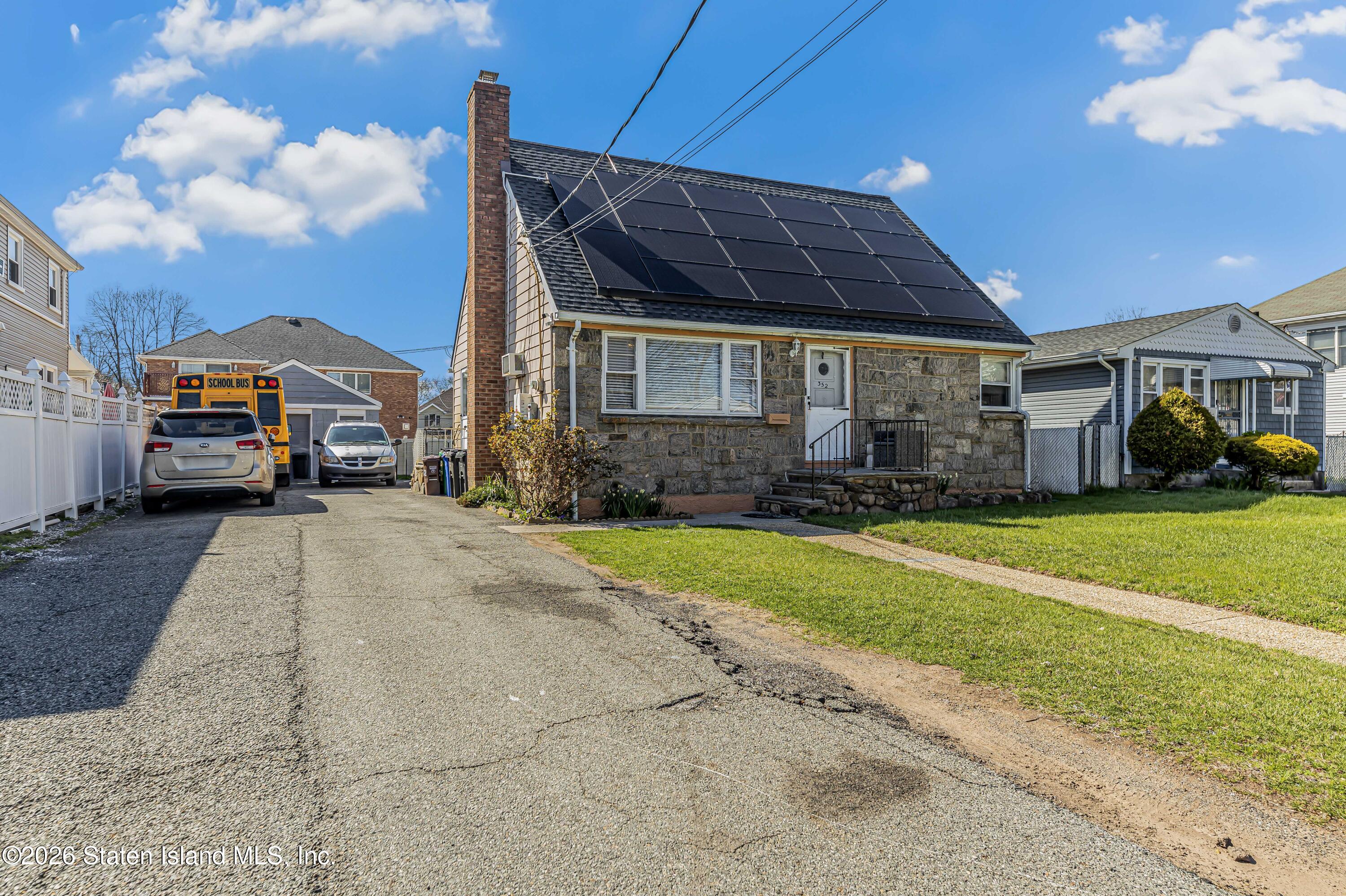352 Stewart Avenue Image 2